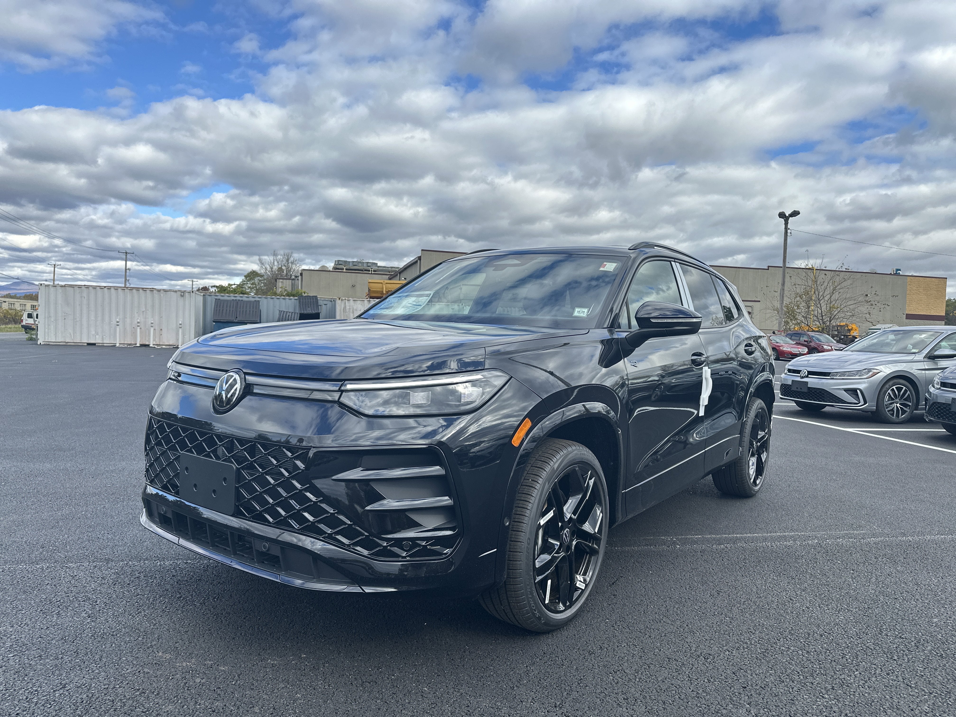 2026 Volkswagen Tiguan 2.0T SE R-Line Black