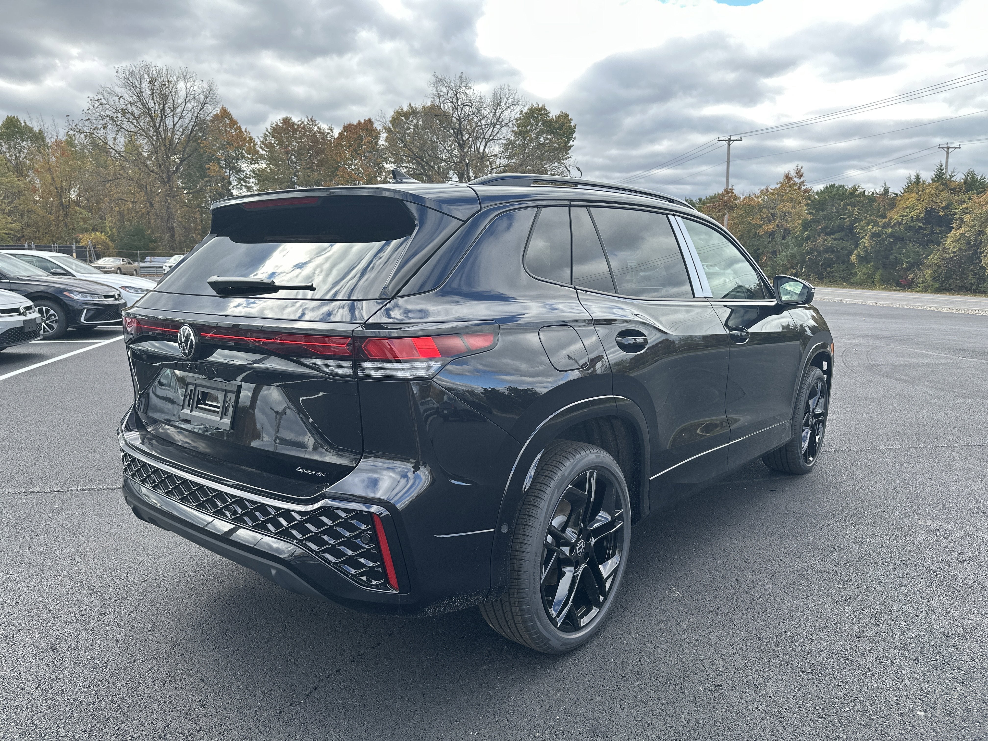 2026 Volkswagen Tiguan 2.0T SE R-Line Black