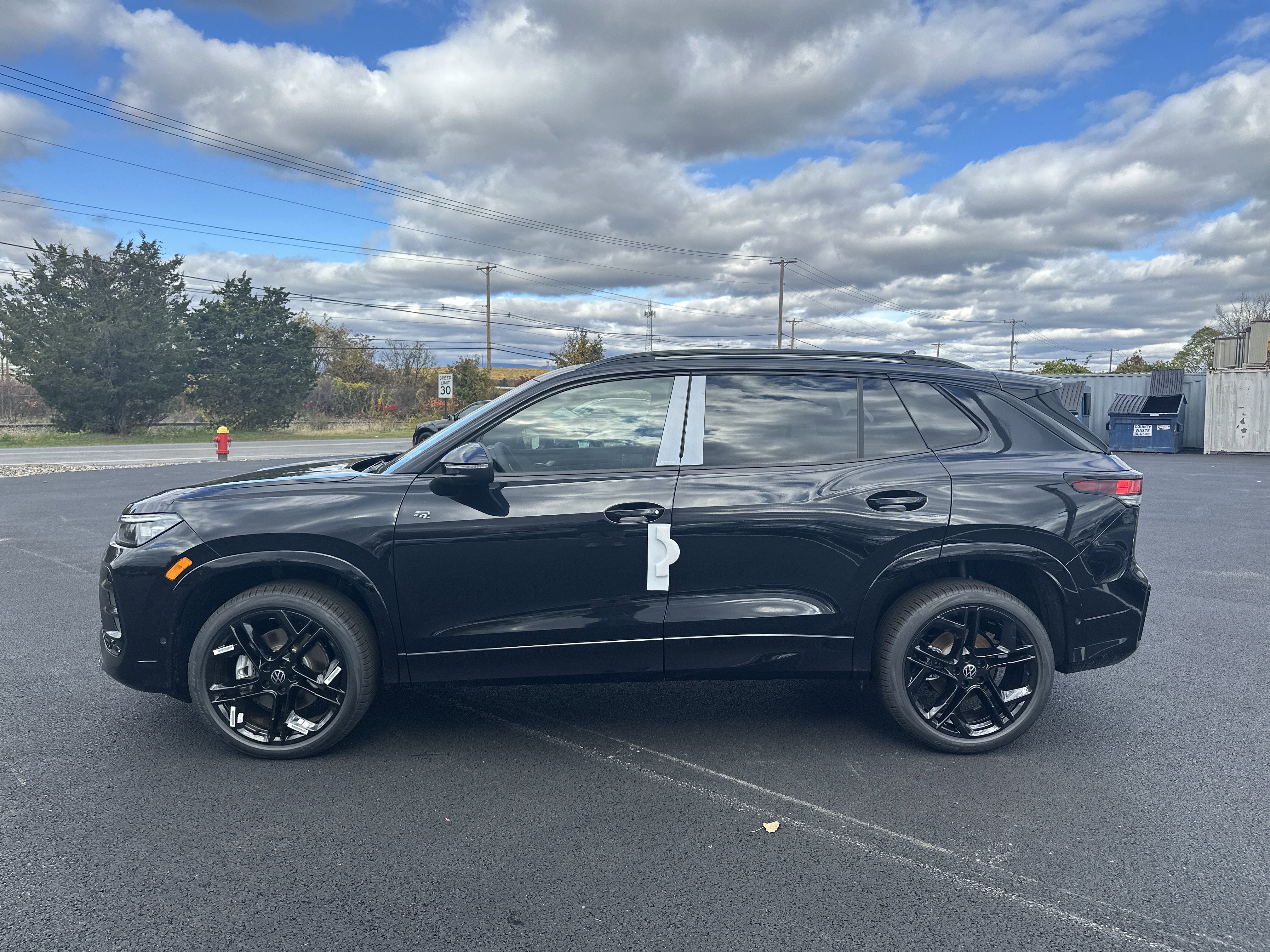 2026 Volkswagen Tiguan 2.0T SE R-Line Black