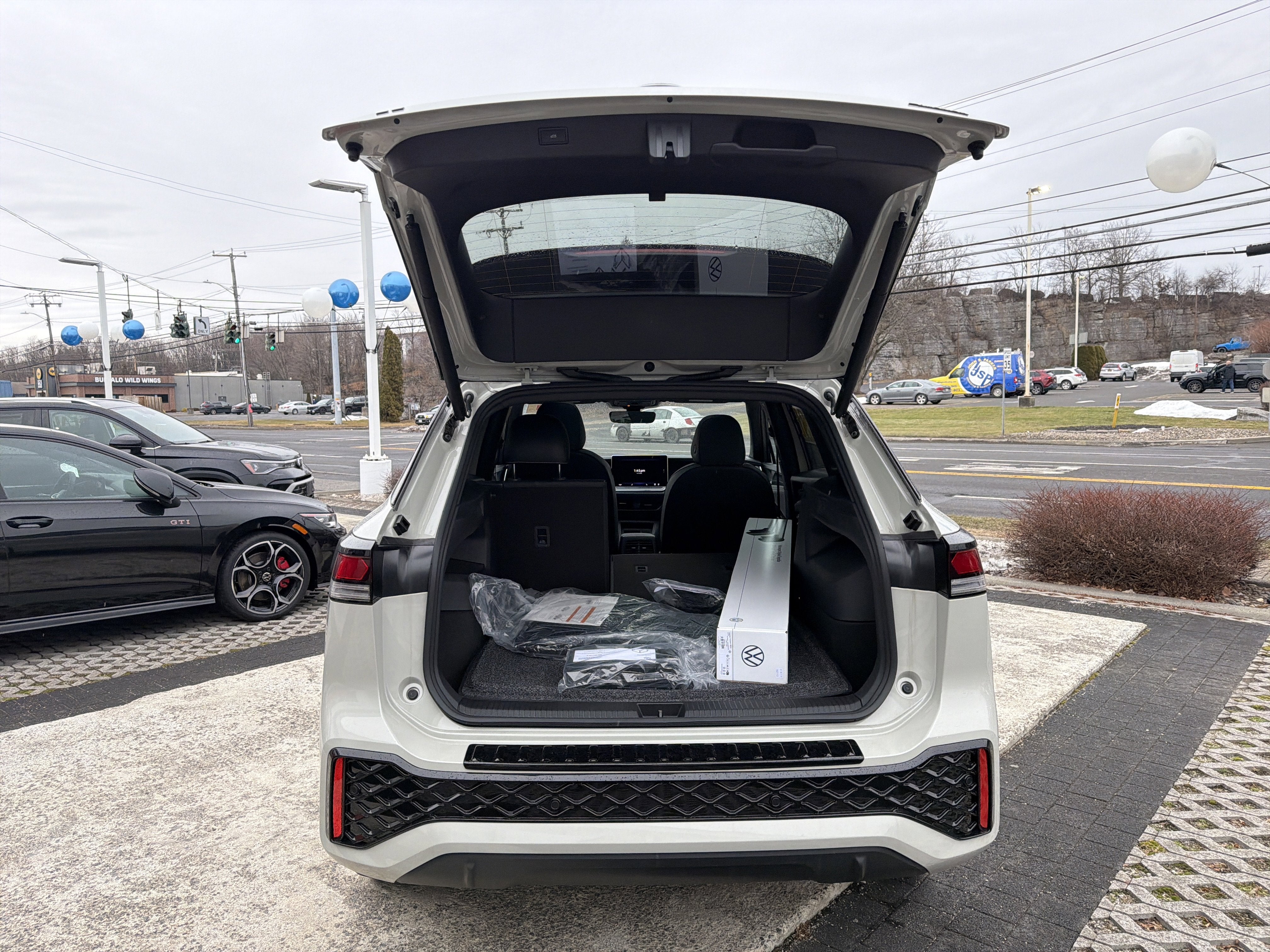 2026 Volkswagen Tiguan 2.0T SE R-Line Black