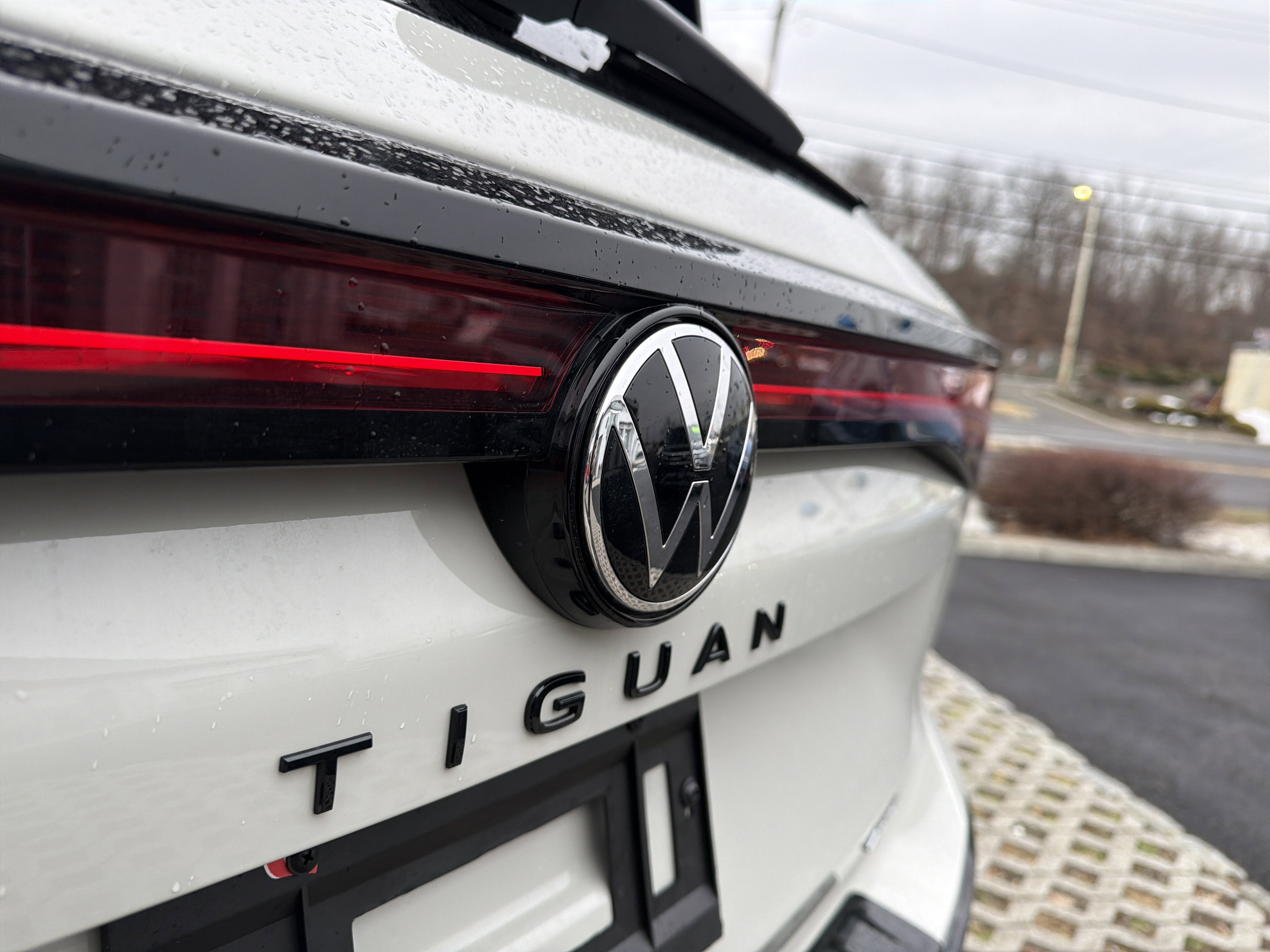 2026 Volkswagen Tiguan 2.0T SE R-Line Black