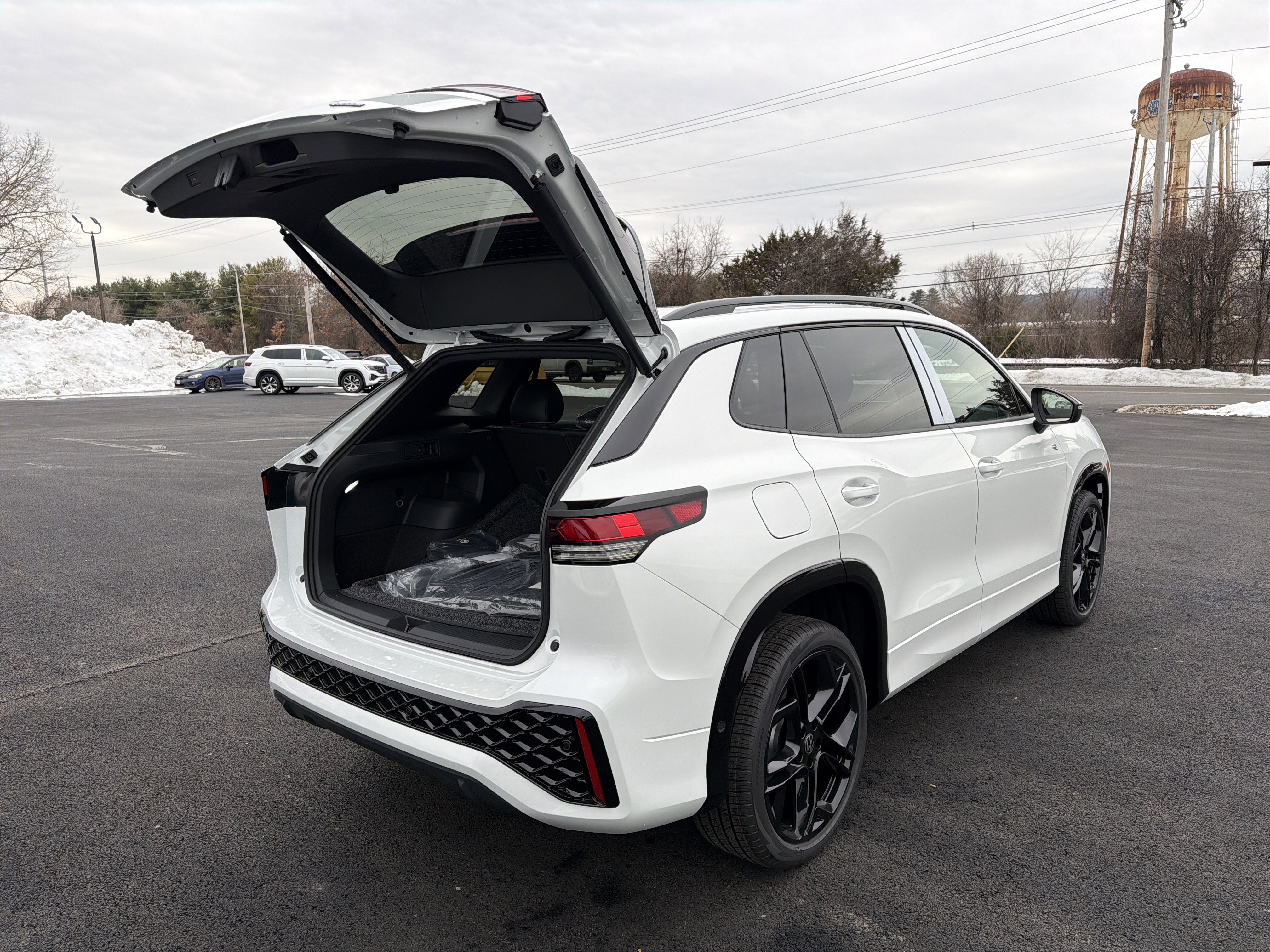 2026 Volkswagen Tiguan 2.0T SE R-Line Black