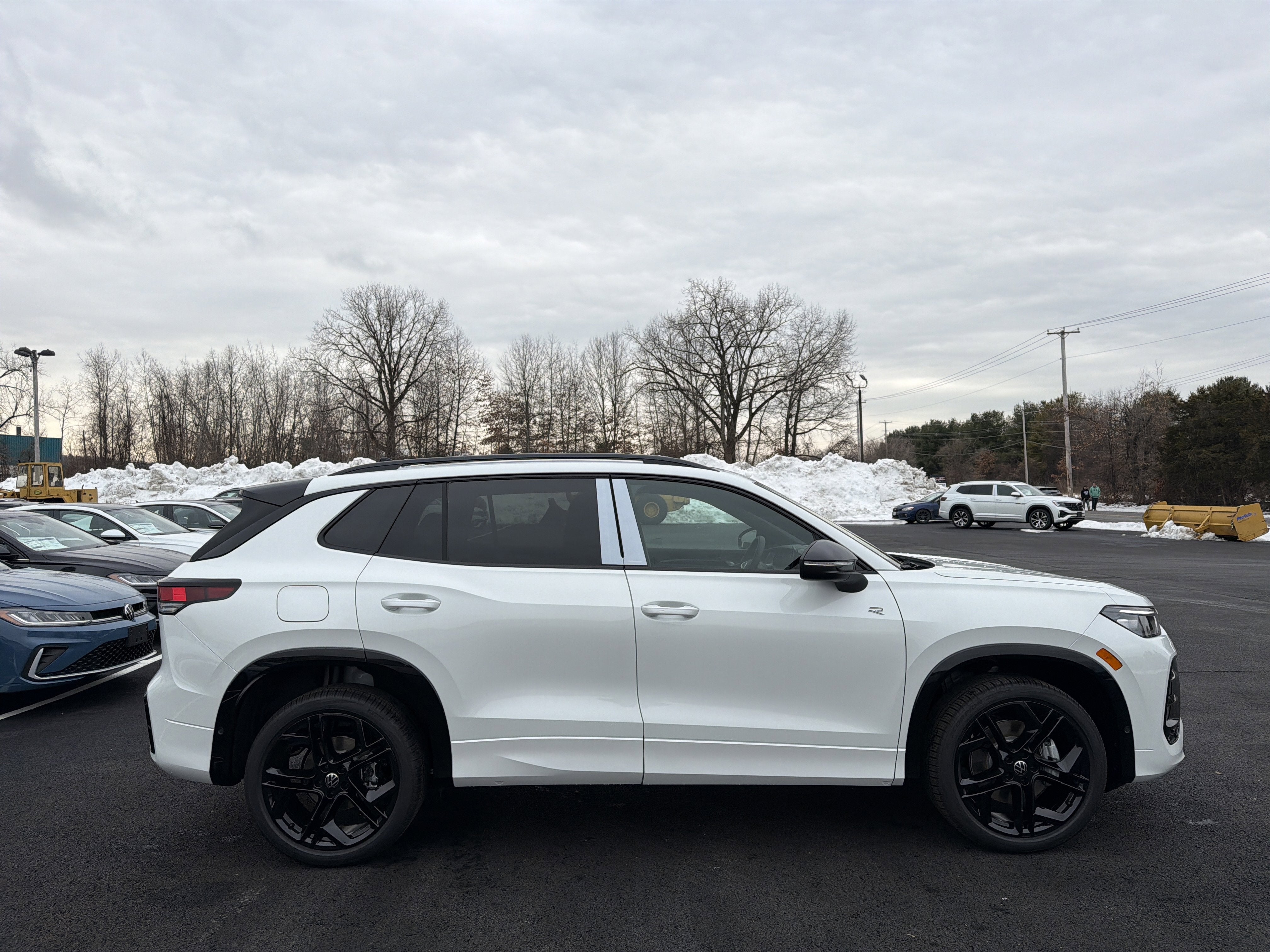 2026 Volkswagen Tiguan 2.0T SE R-Line Black
