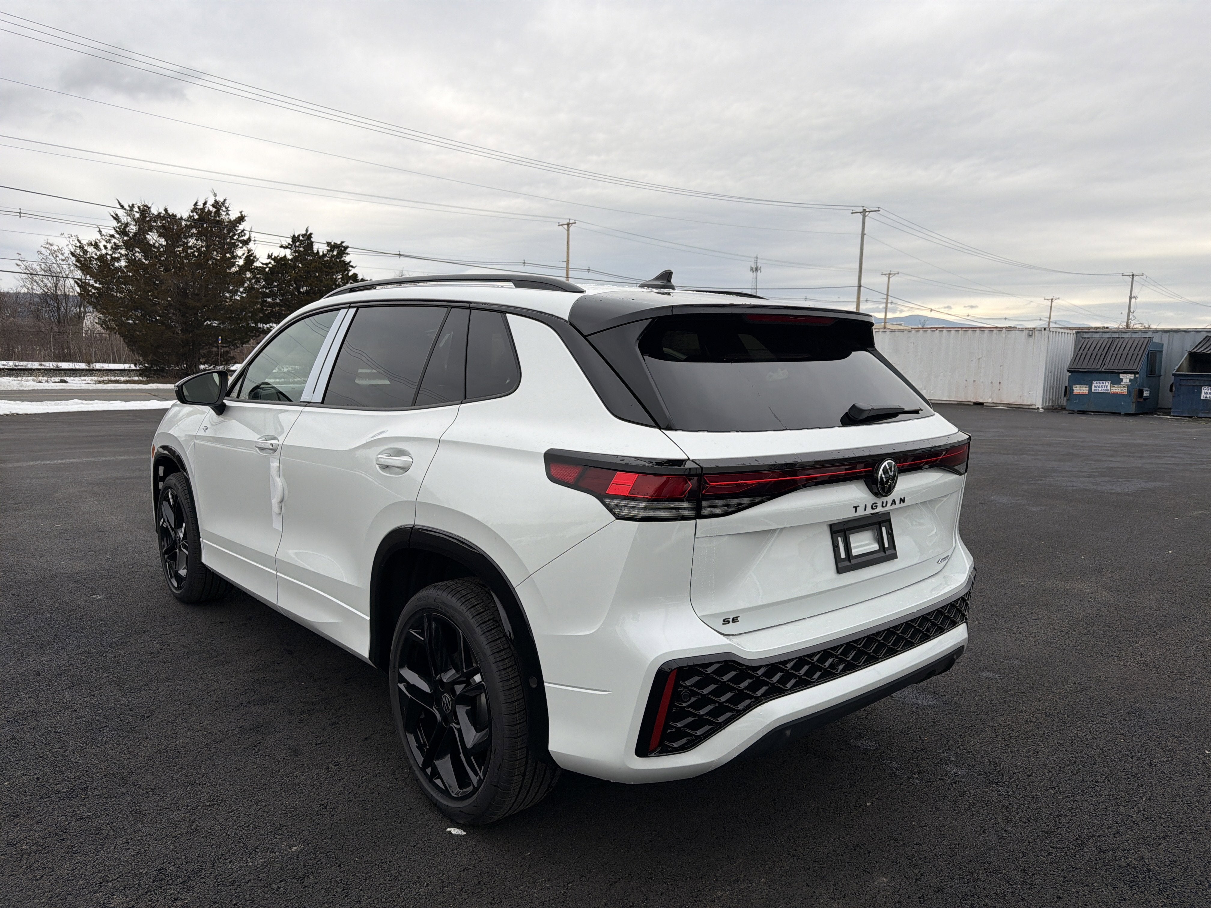 2026 Volkswagen Tiguan 2.0T SE R-Line Black