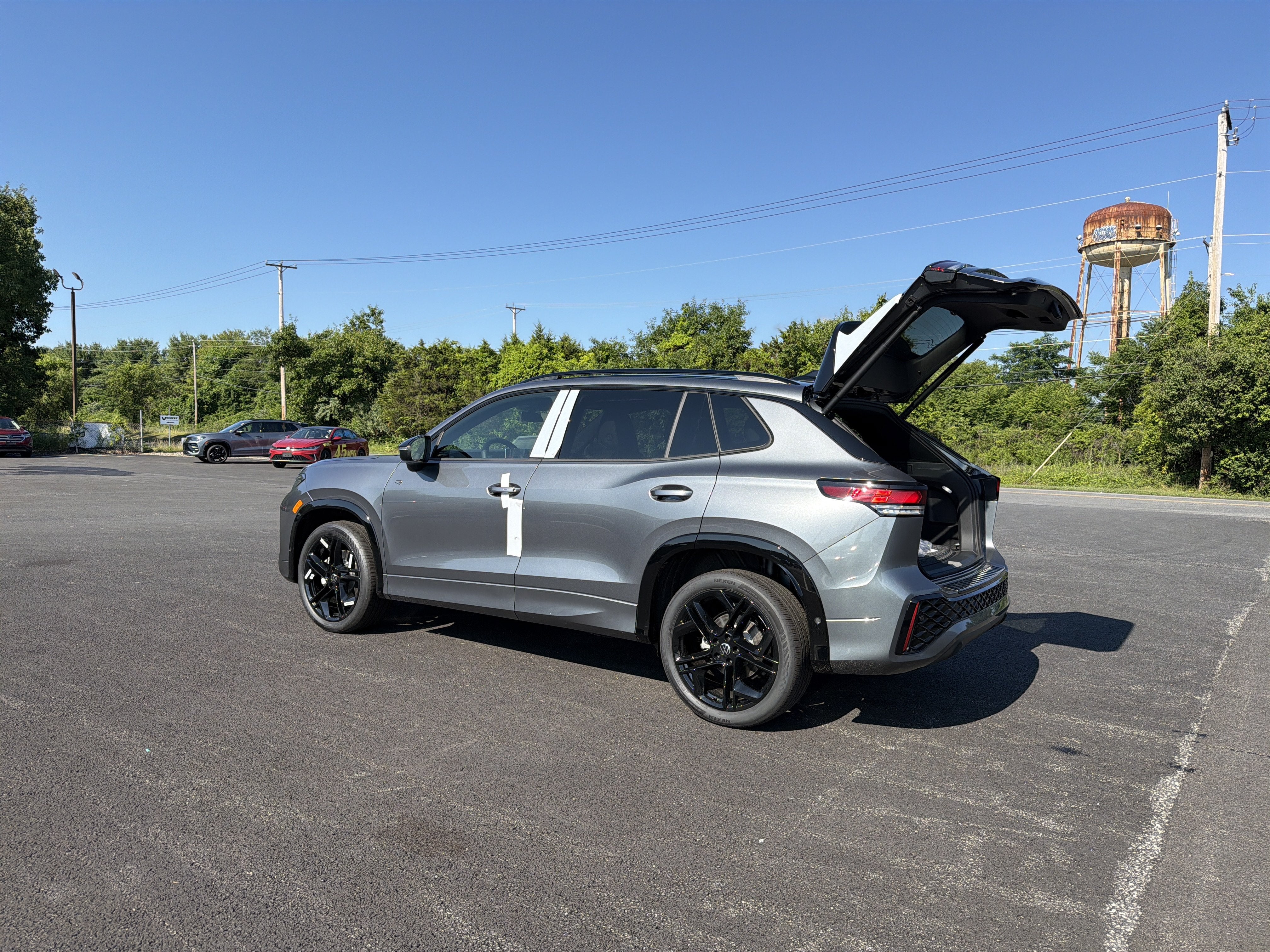 2026 Volkswagen Tiguan 2.0T SE R-Line Black
