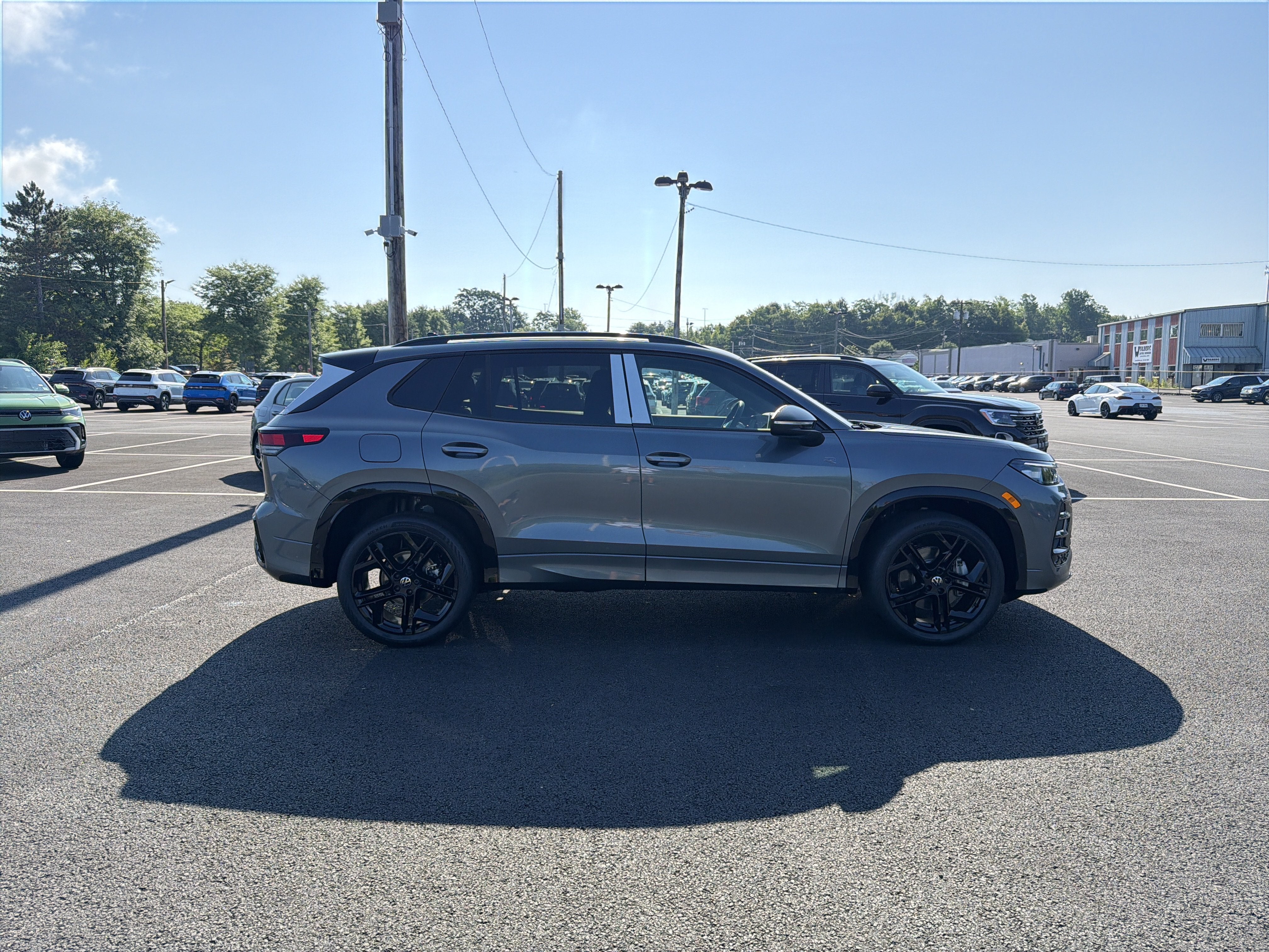 2026 Volkswagen Tiguan 2.0T SE R-Line Black
