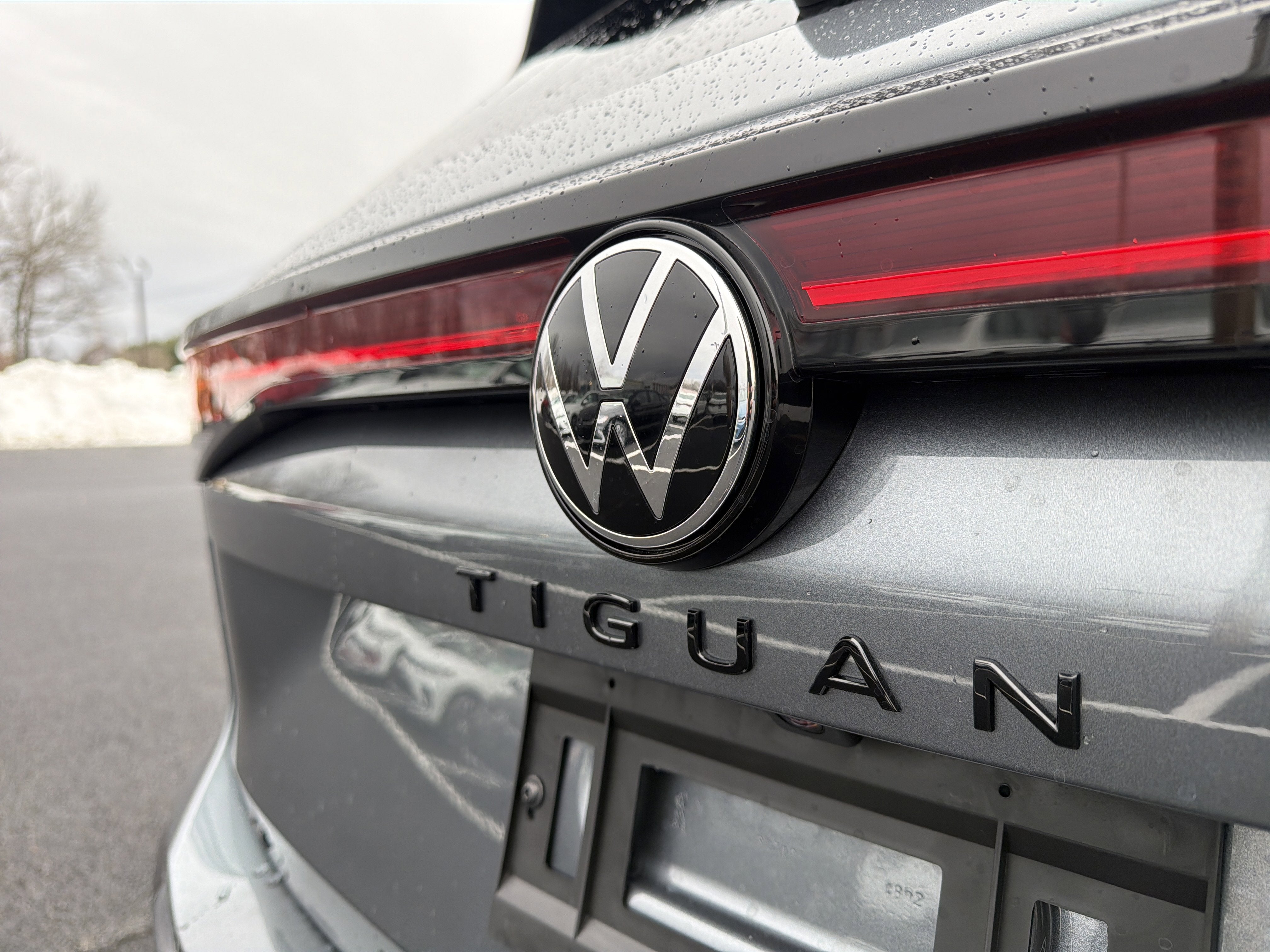 2026 Volkswagen Tiguan 2.0T SE R-Line Black