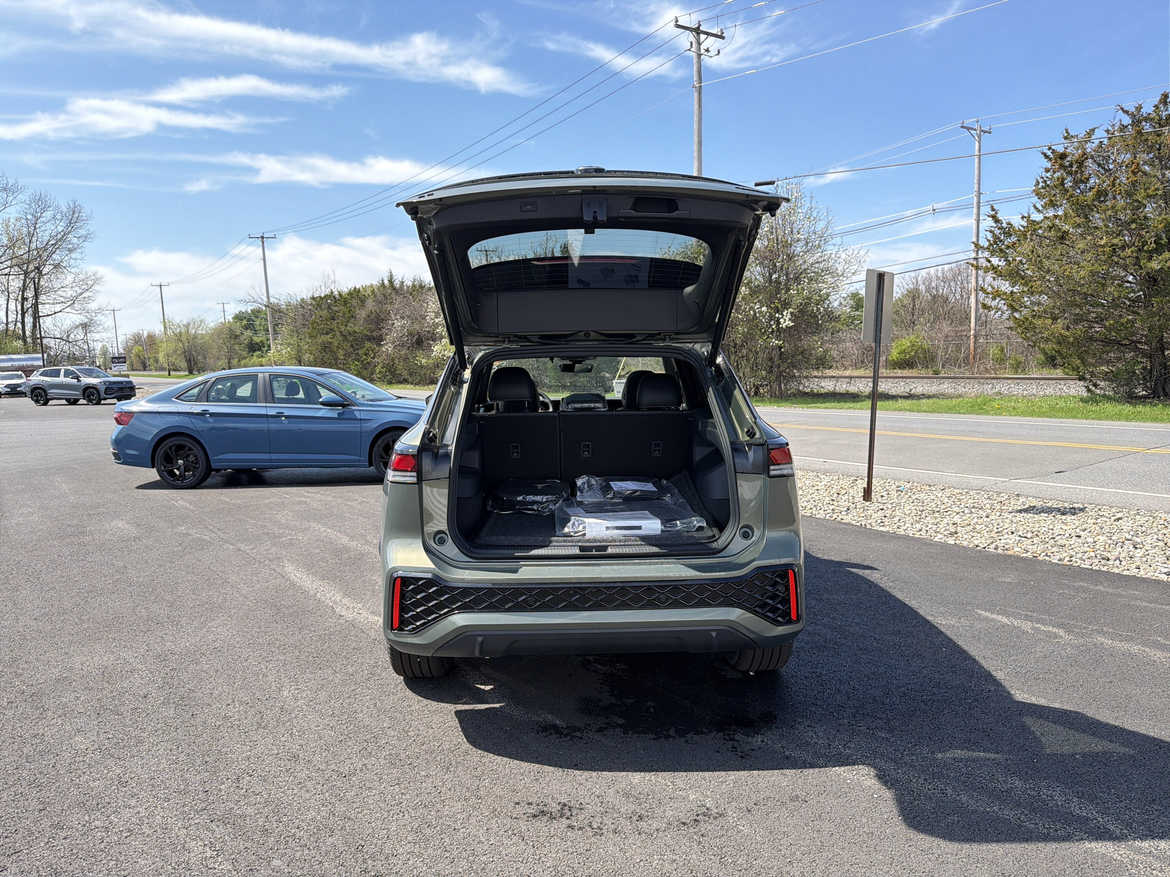 2026 Volkswagen Tiguan 2.0T SE R-Line Black