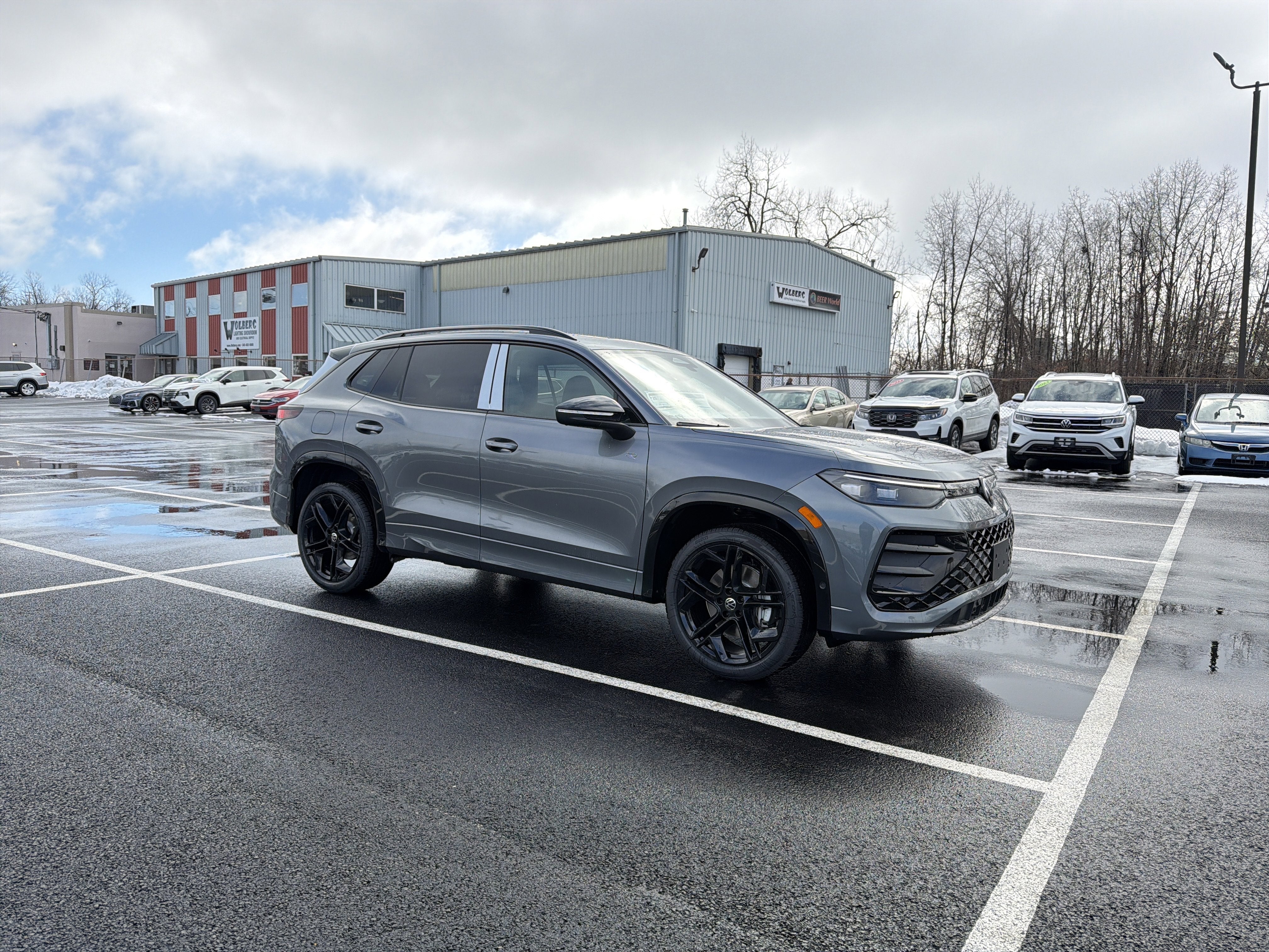 2026 Volkswagen Tiguan 2.0T SE R-Line Black