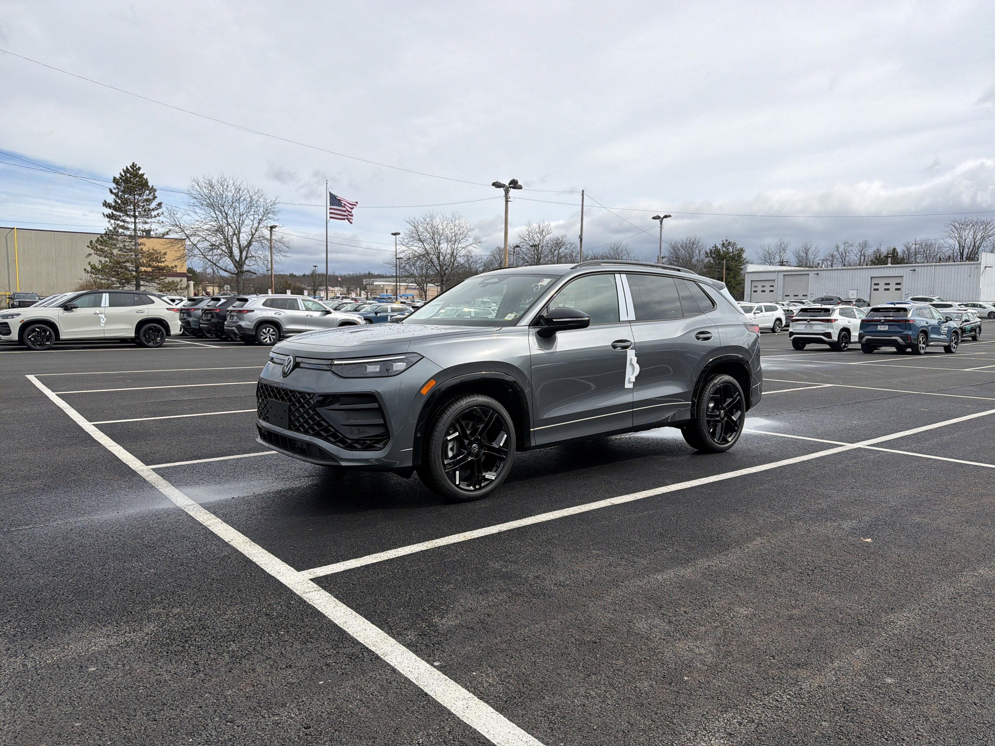 2026 Volkswagen Tiguan 2.0T SE R-Line Black