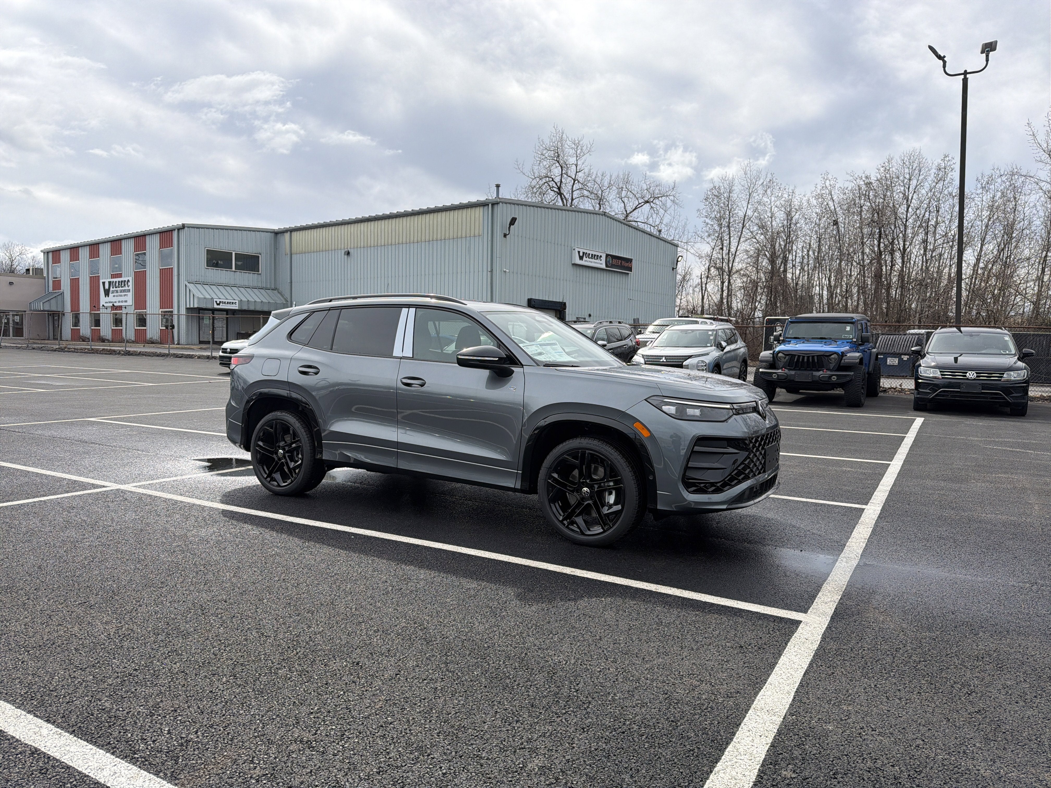 2026 Volkswagen Tiguan 2.0T SE R-Line Black