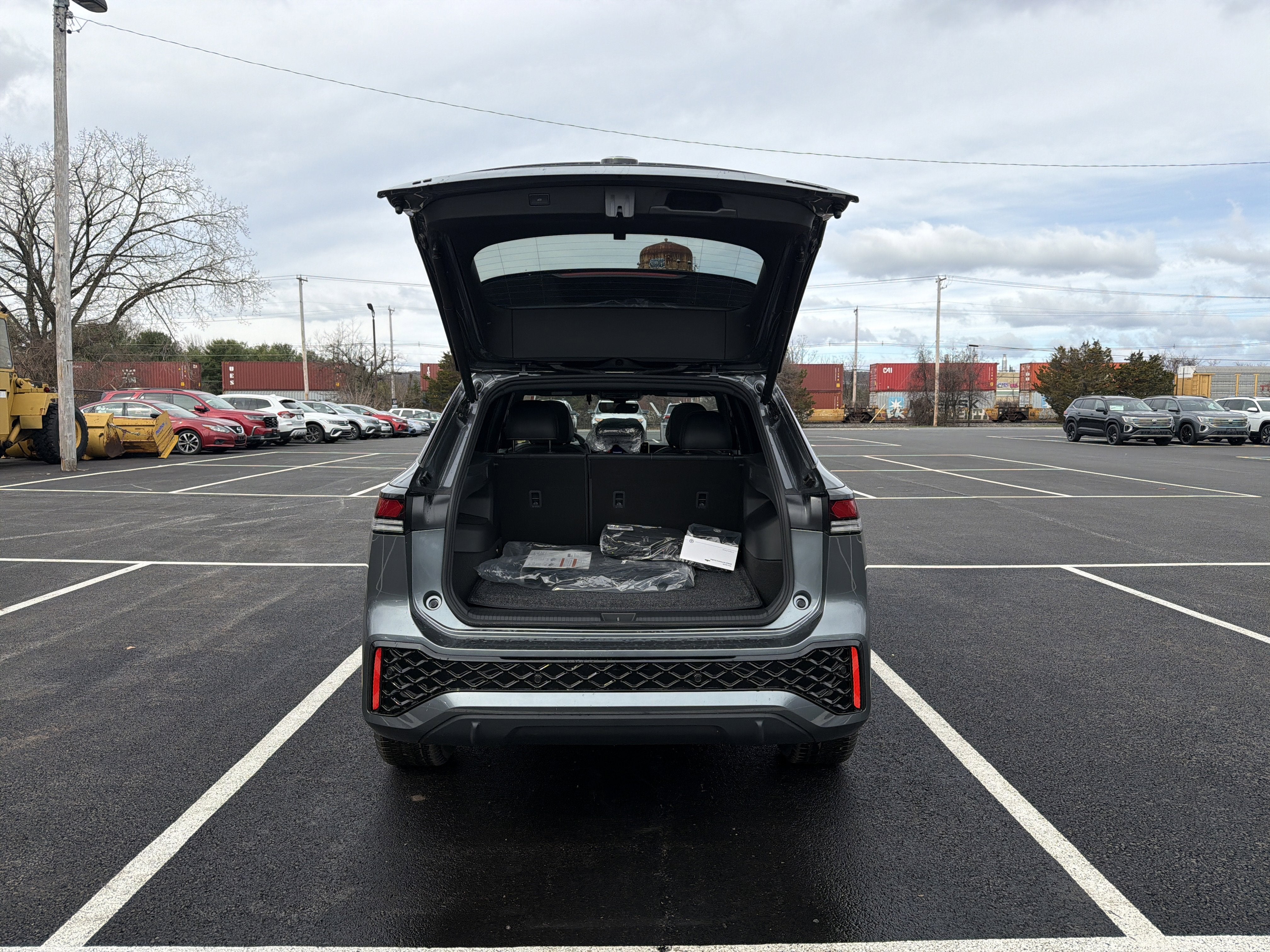 2026 Volkswagen Tiguan 2.0T SE R-Line Black