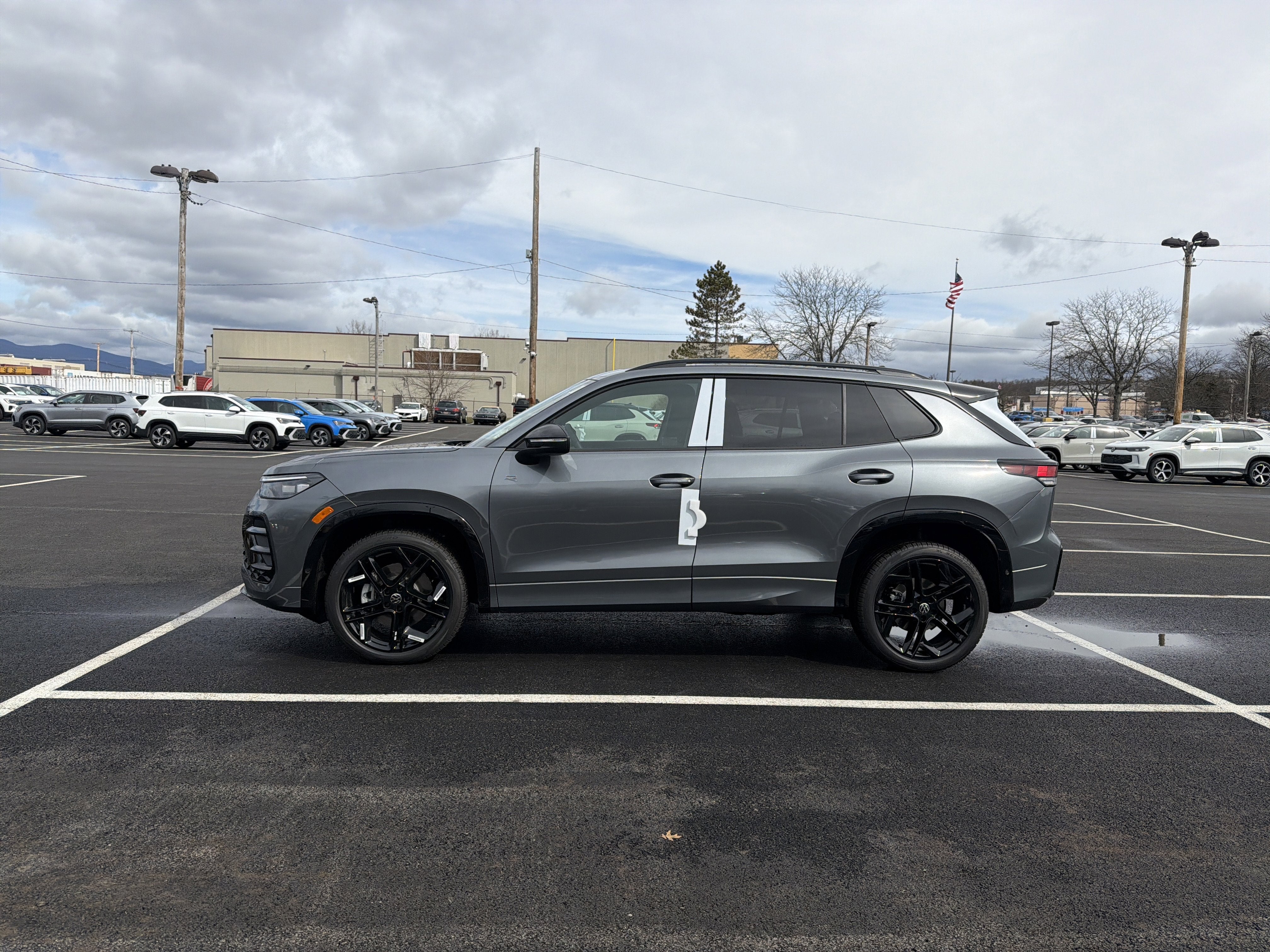 2026 Volkswagen Tiguan 2.0T SE R-Line Black