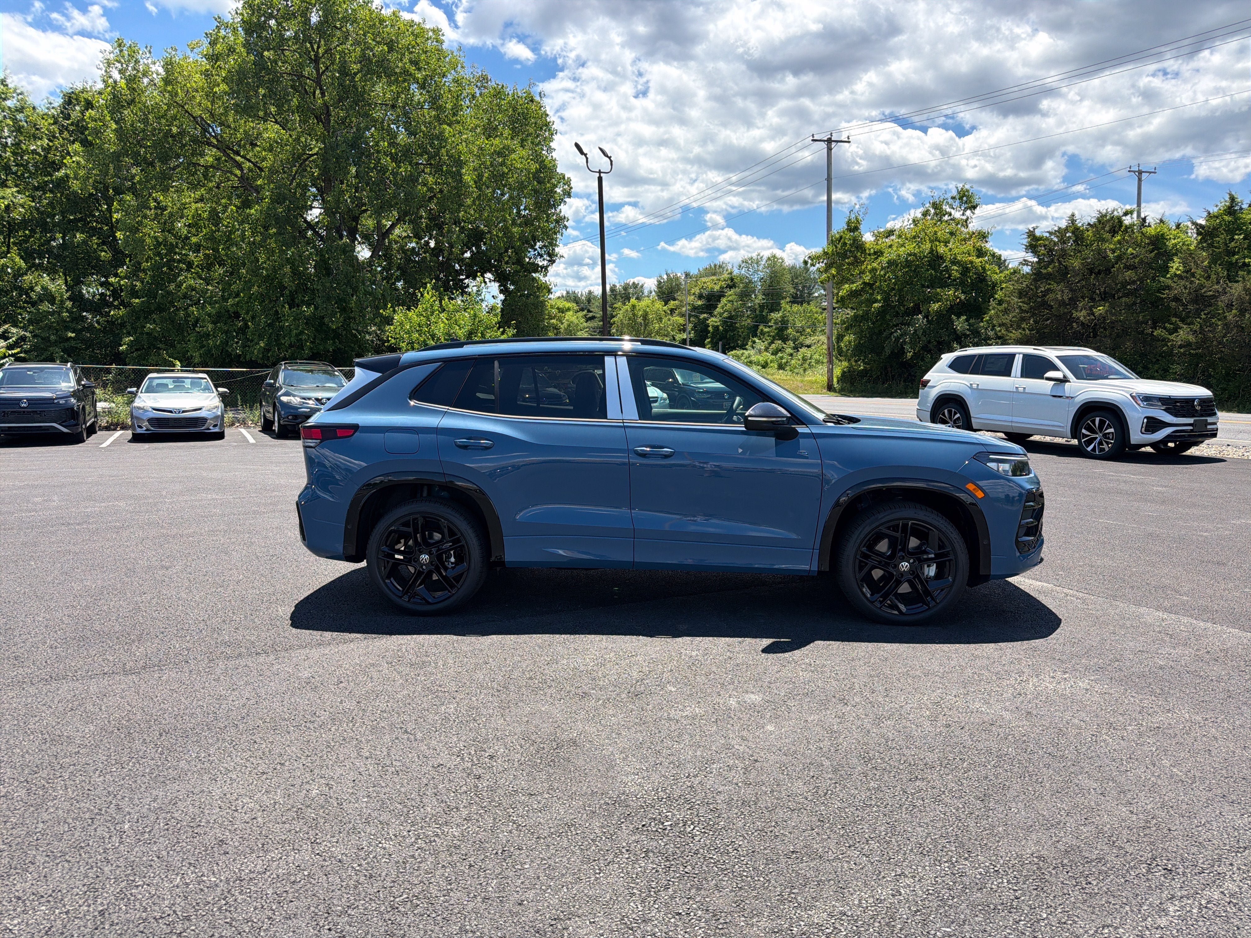 2026 Volkswagen Tiguan 2.0T SE R-Line Black