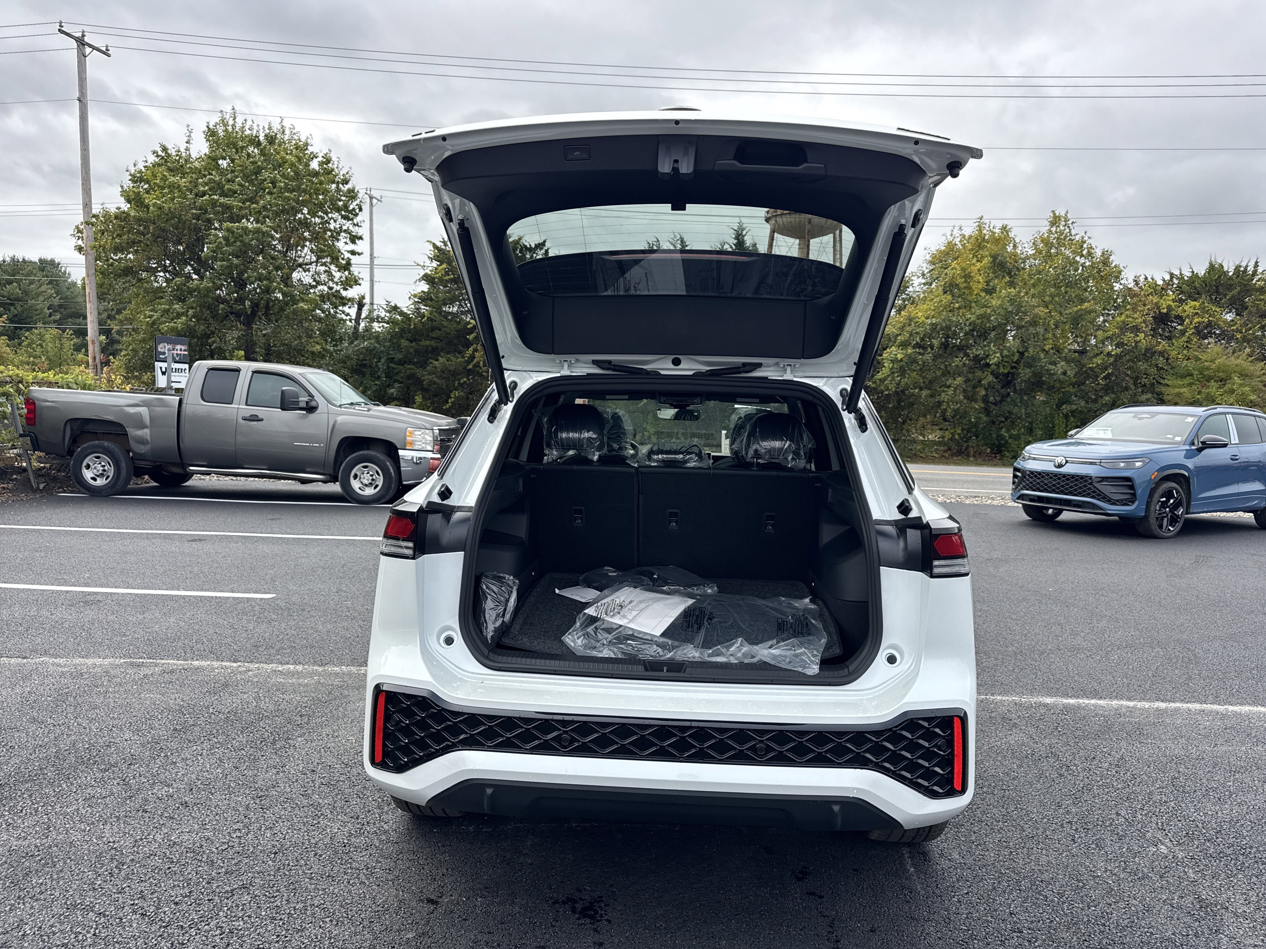 2025 Volkswagen Tiguan 2.0T SE R-Line Black