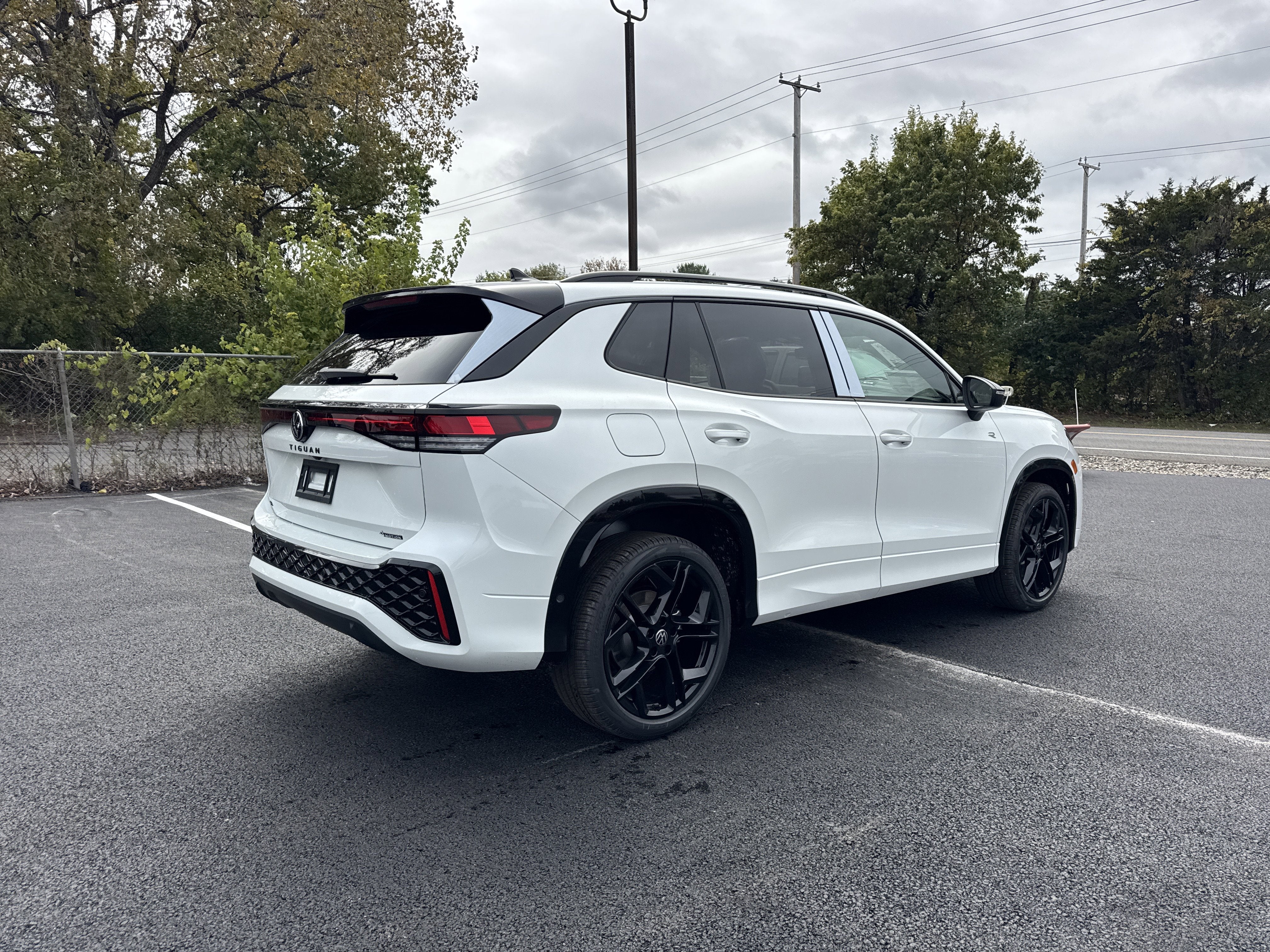 2025 Volkswagen Tiguan 2.0T SE R-Line Black