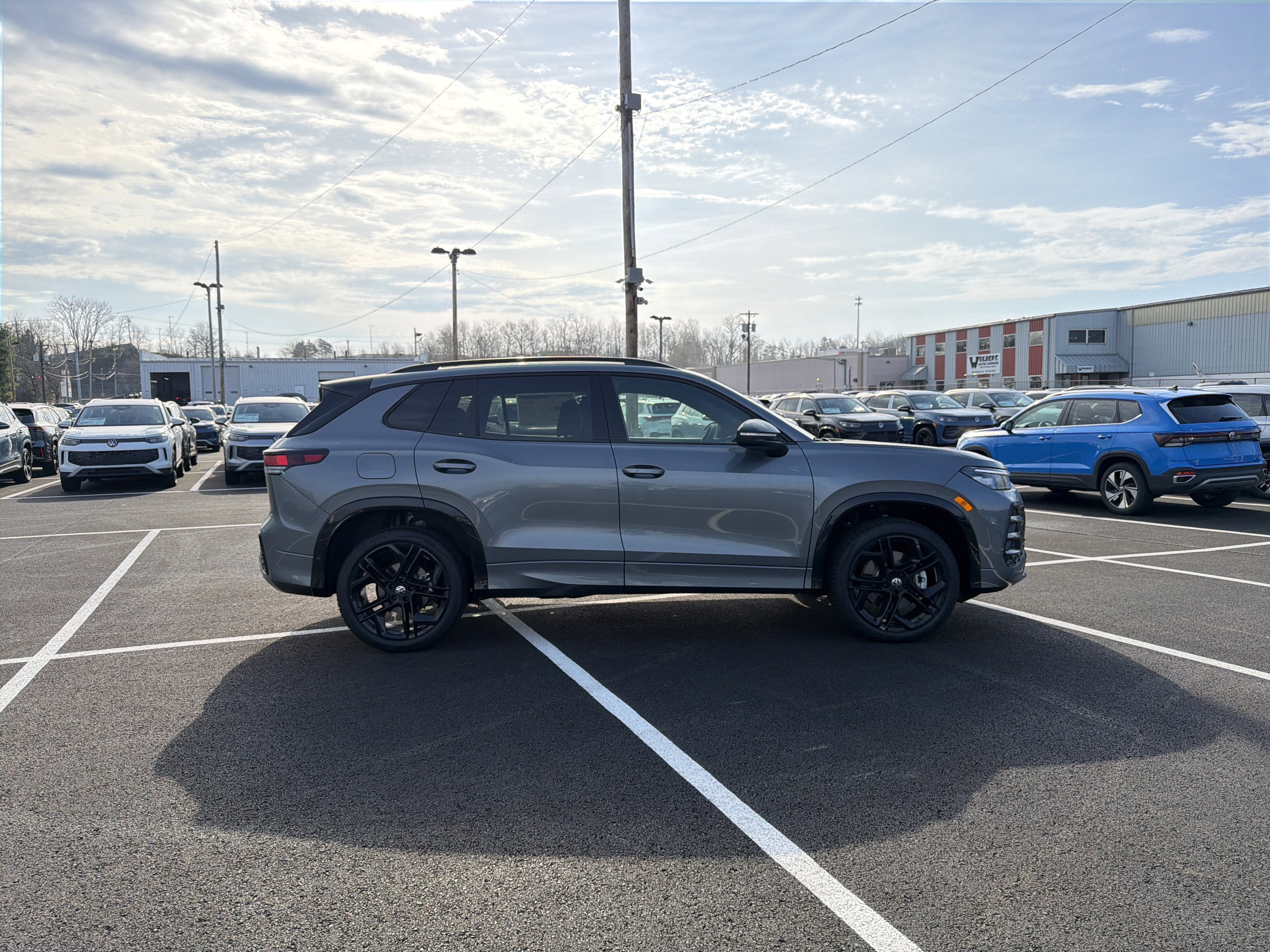 2026 Volkswagen Tiguan 2.0T SE R-Line Black