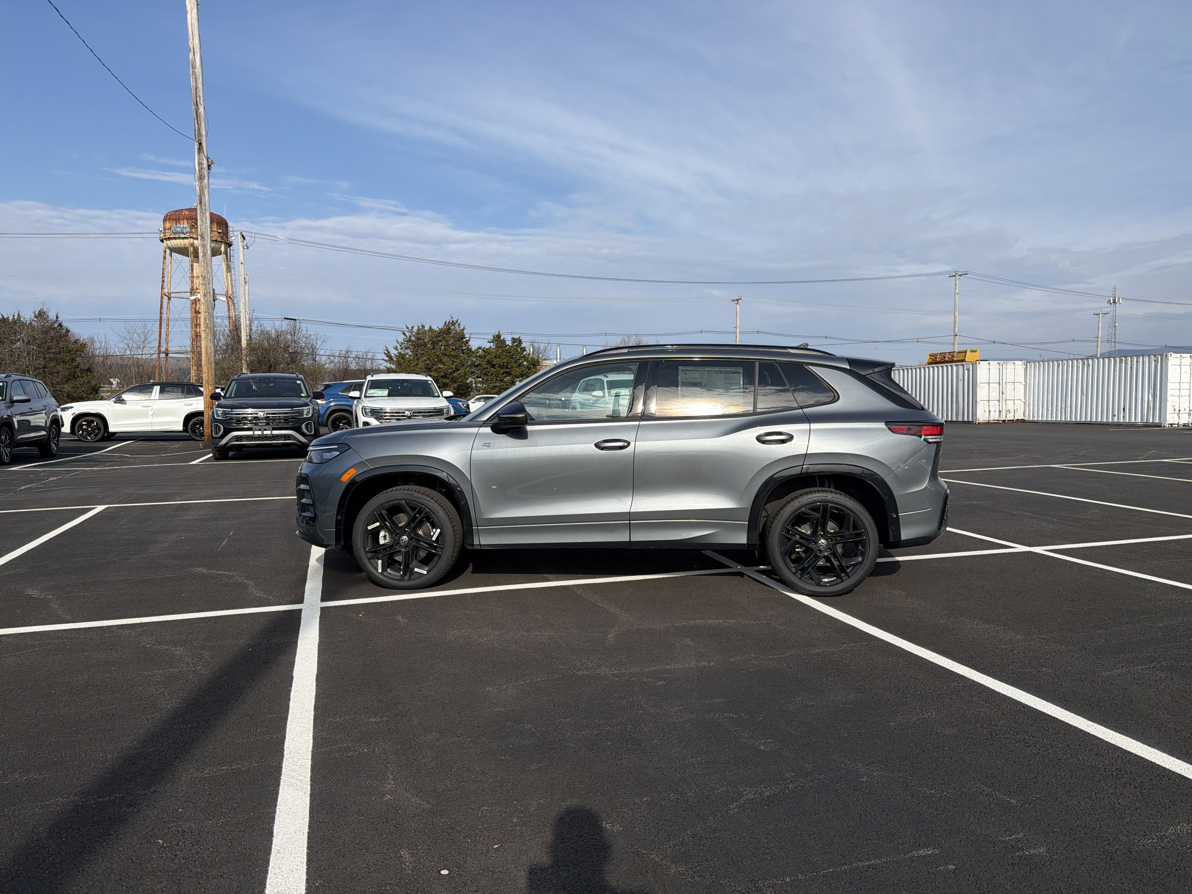2026 Volkswagen Tiguan 2.0T SE R-Line Black