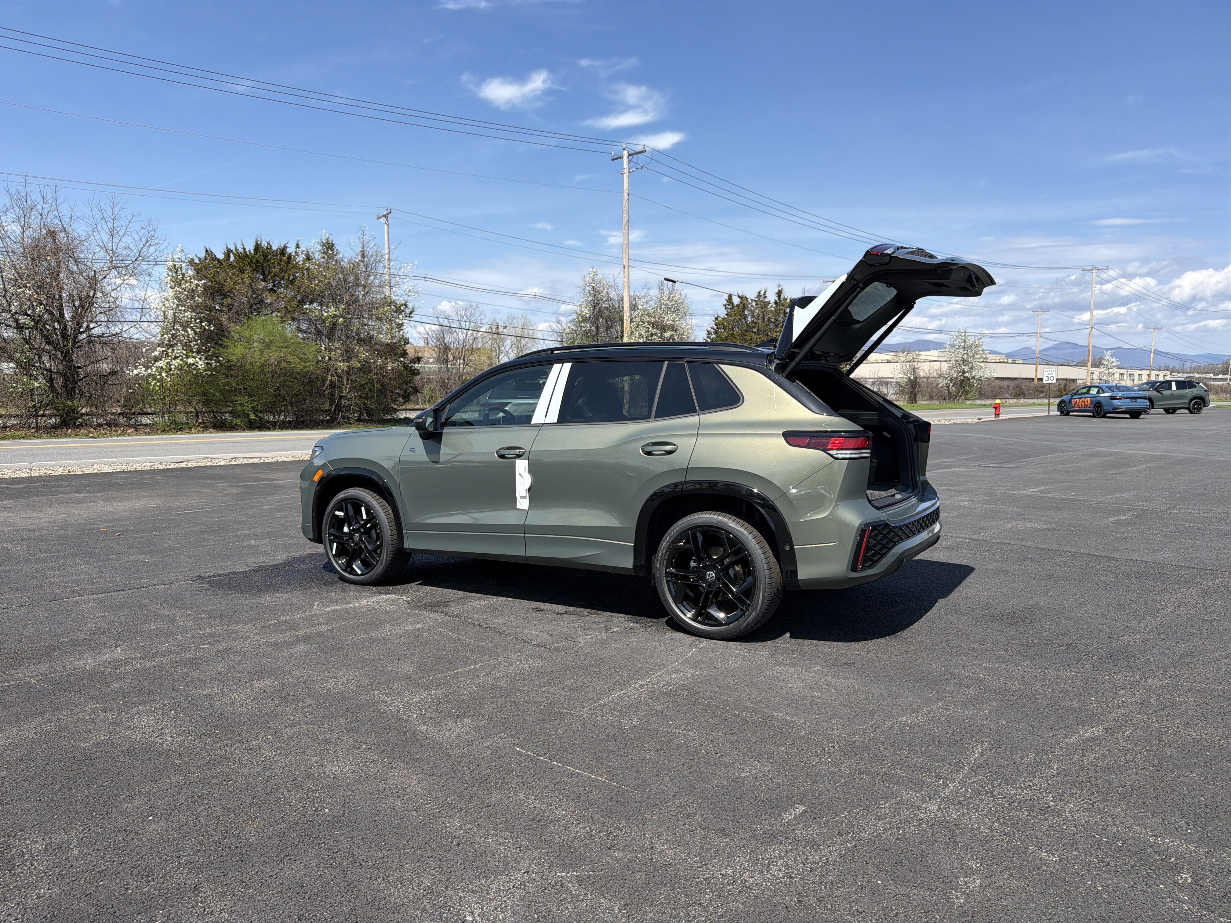 2026 Volkswagen Tiguan 2.0T SE R-Line Black