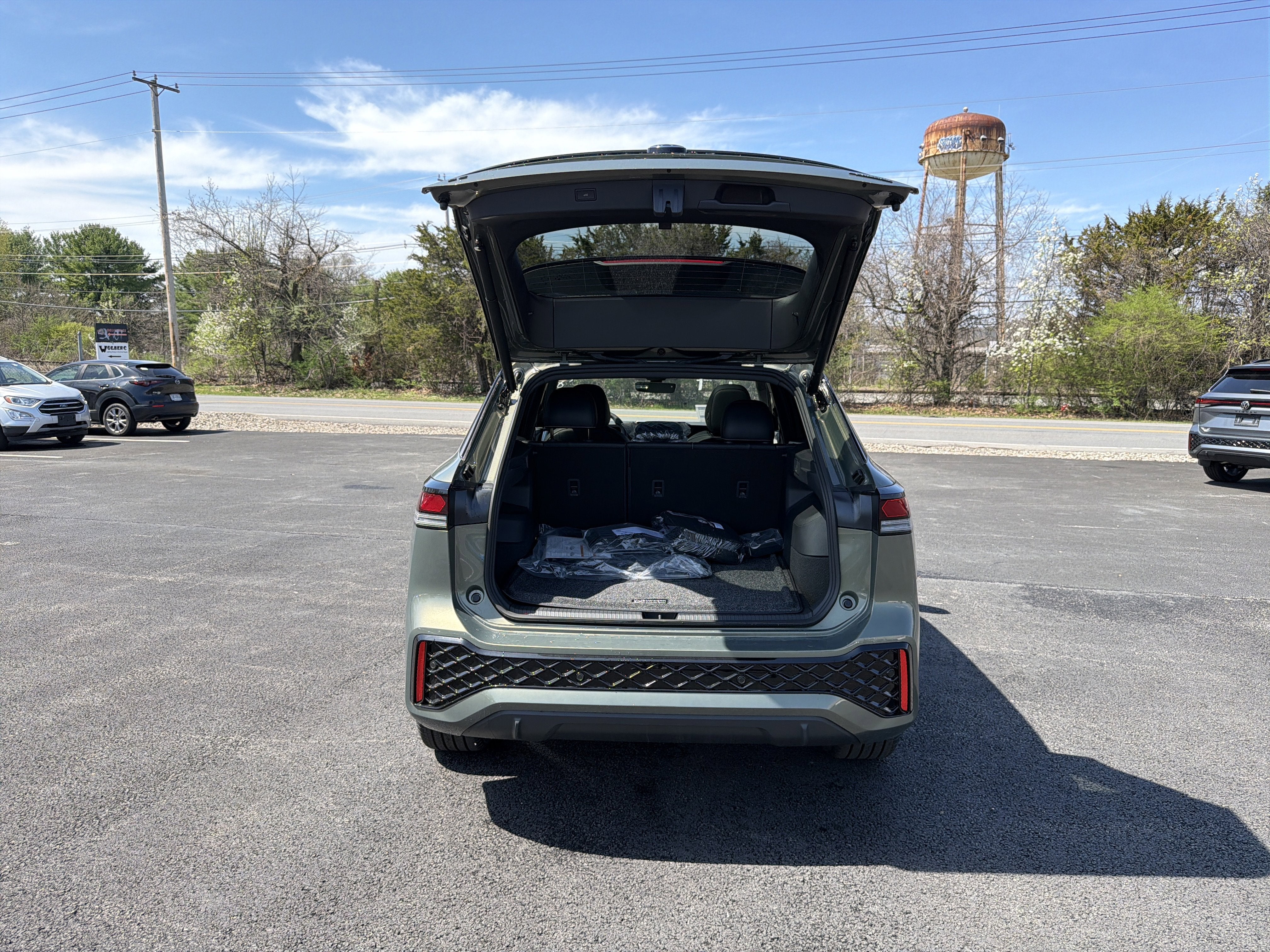 2026 Volkswagen Tiguan 2.0T SE R-Line Black