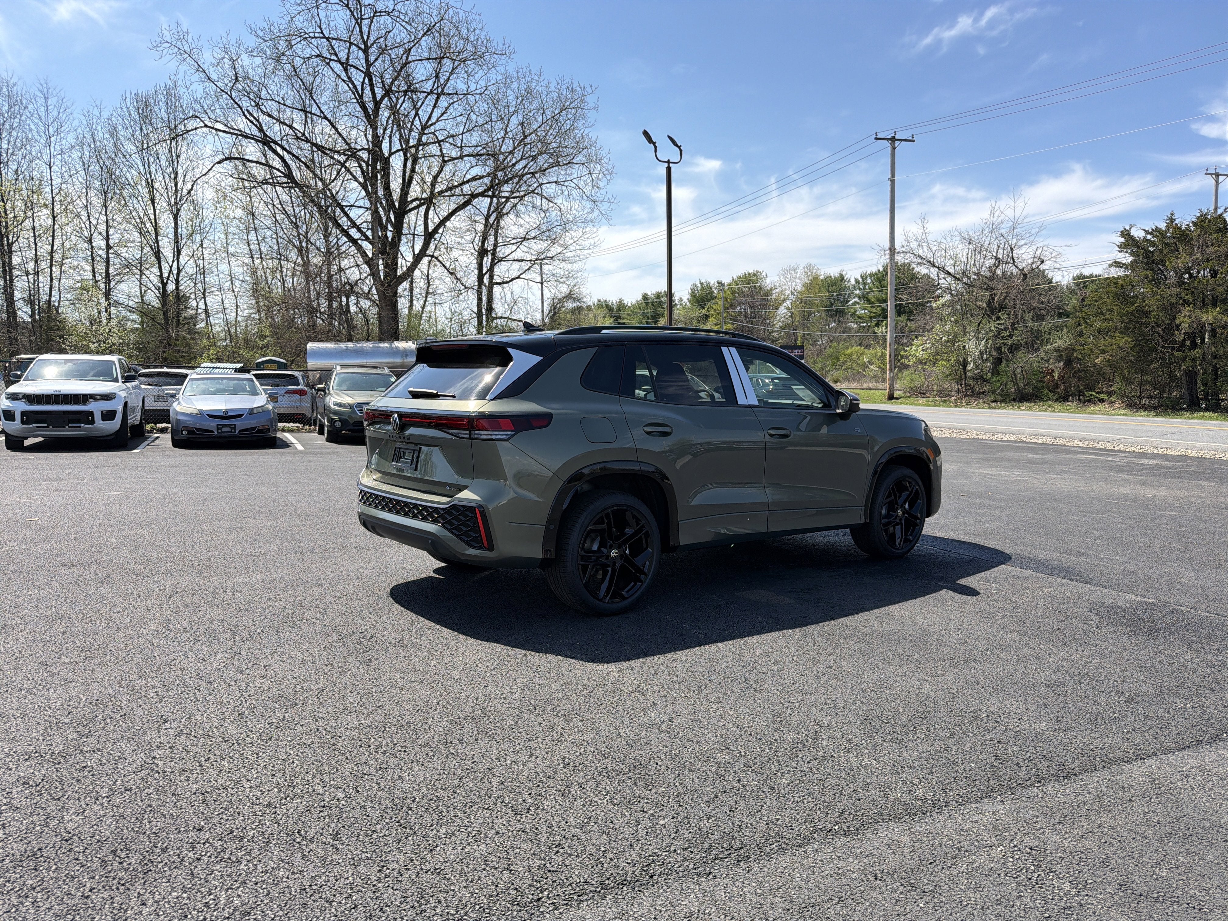 2026 Volkswagen Tiguan 2.0T SE R-Line Black