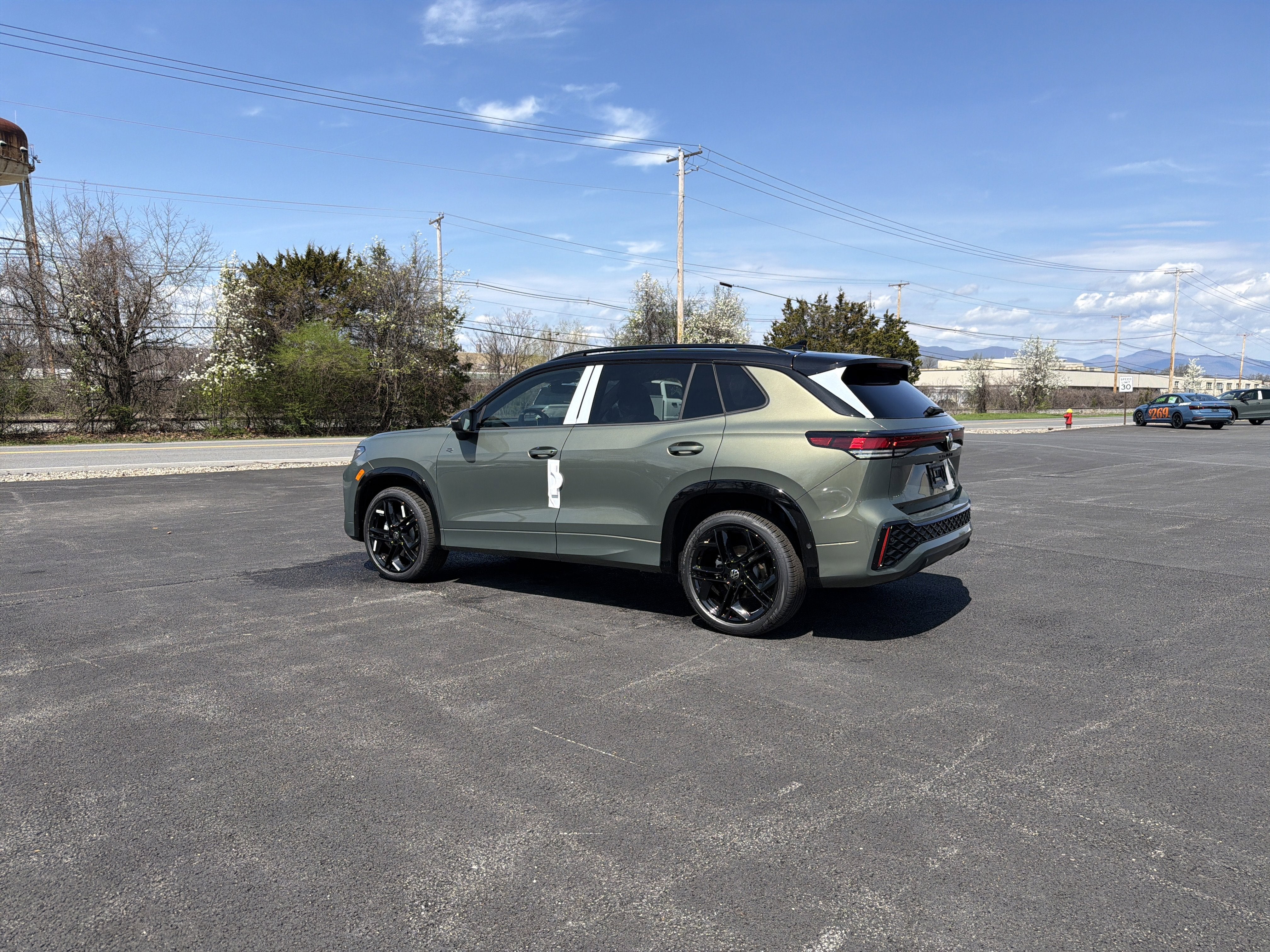 2026 Volkswagen Tiguan 2.0T SE R-Line Black