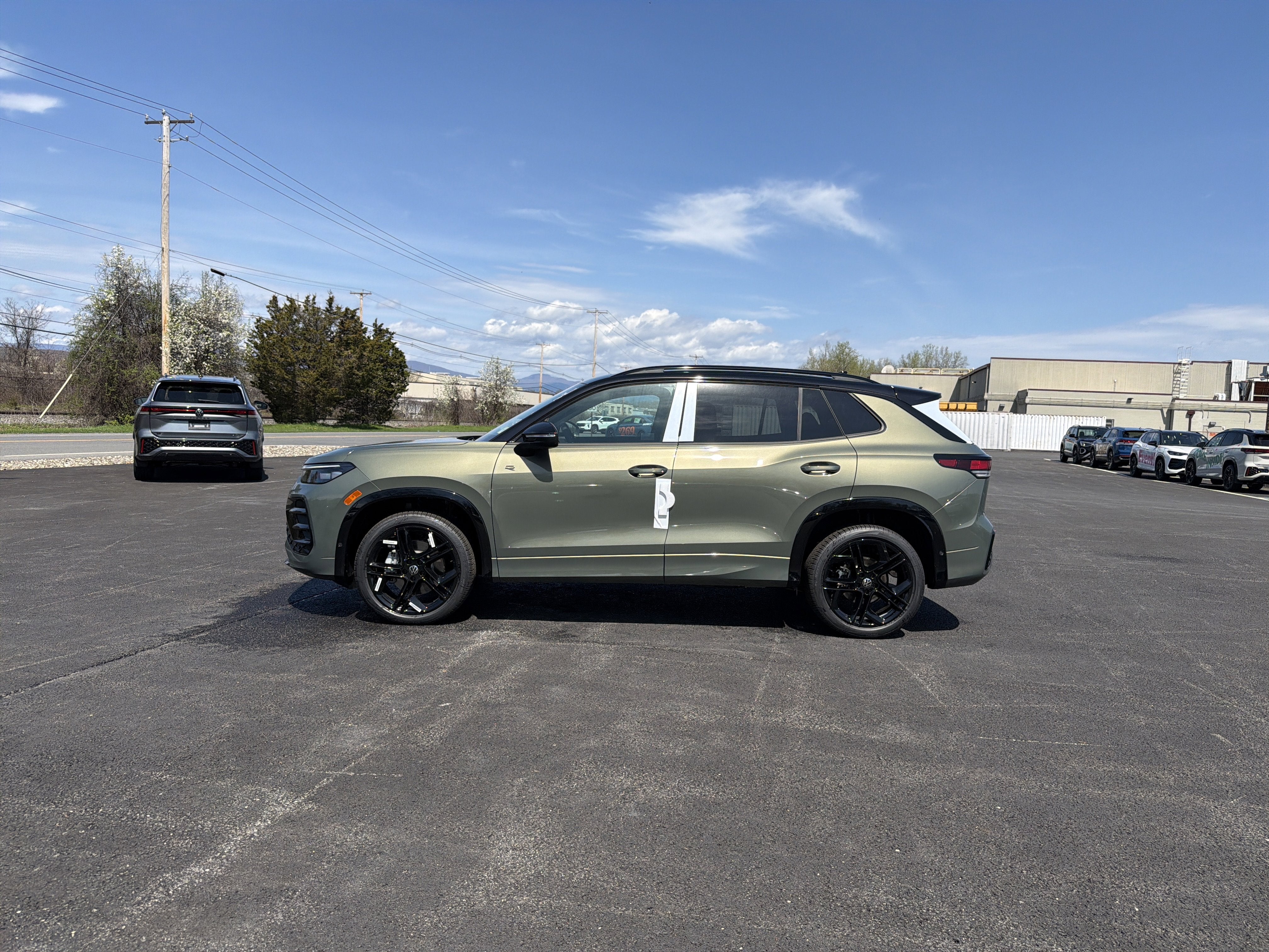 2026 Volkswagen Tiguan 2.0T SE R-Line Black