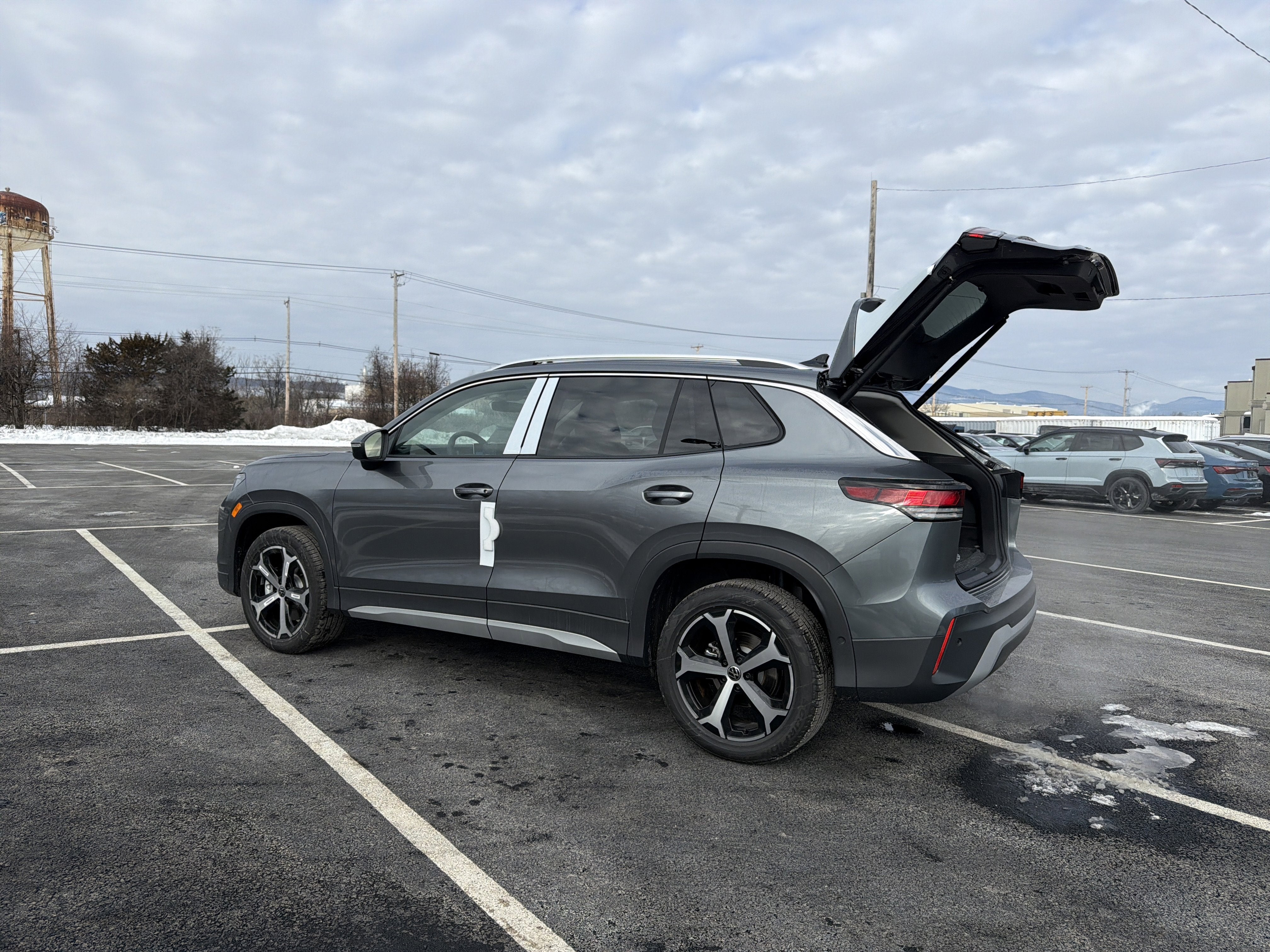 2026 Volkswagen Tiguan 2.0T SE