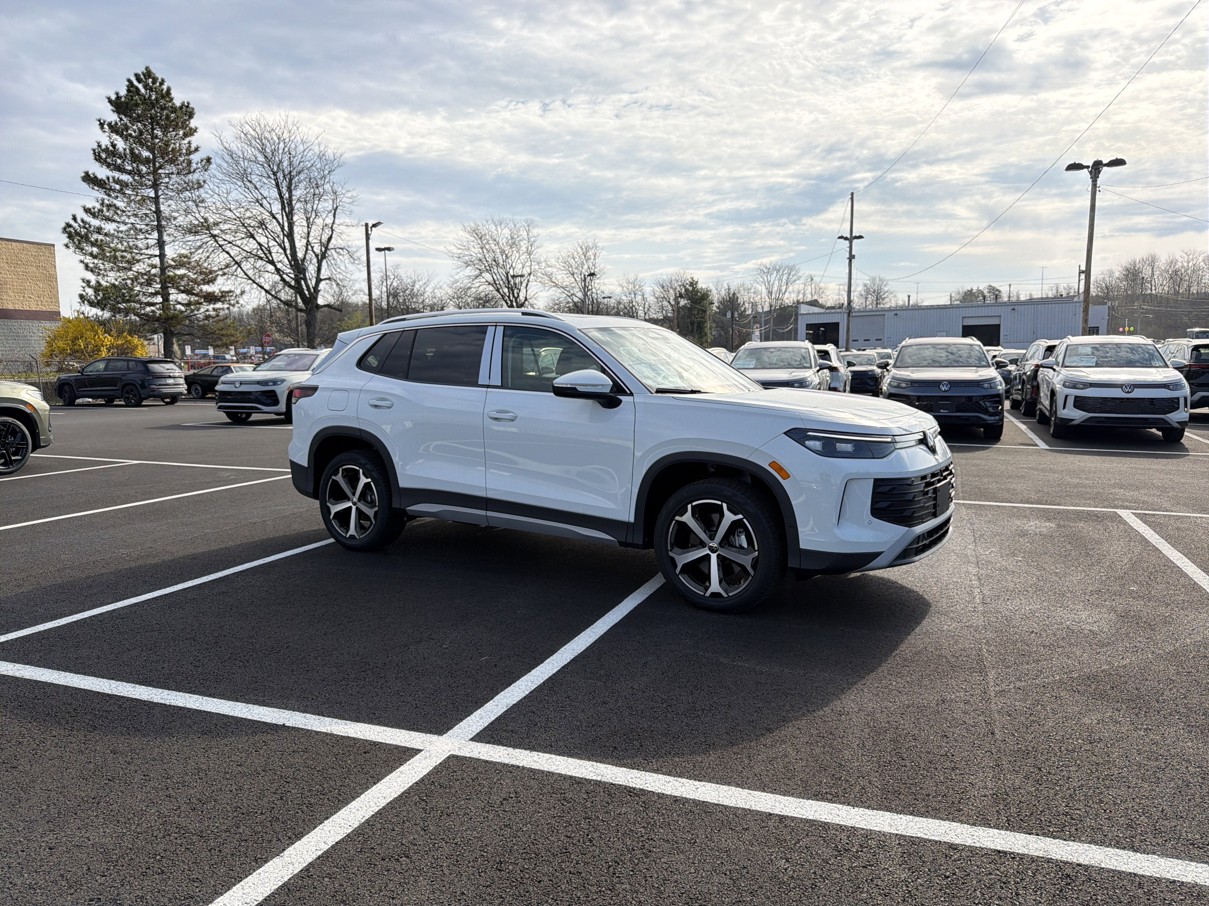 2026 Volkswagen Tiguan 2.0T SE