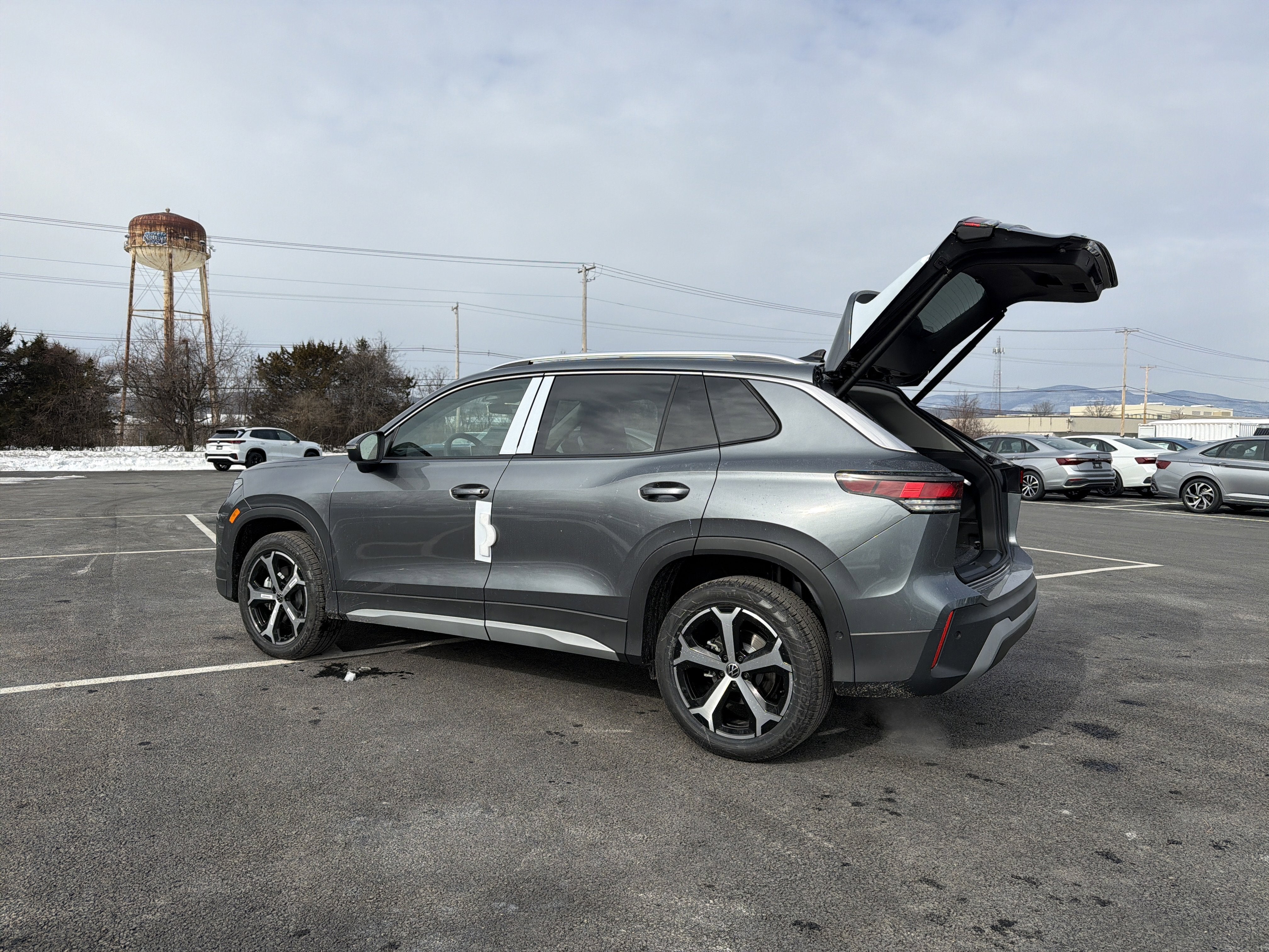 2026 Volkswagen Tiguan 2.0T SE