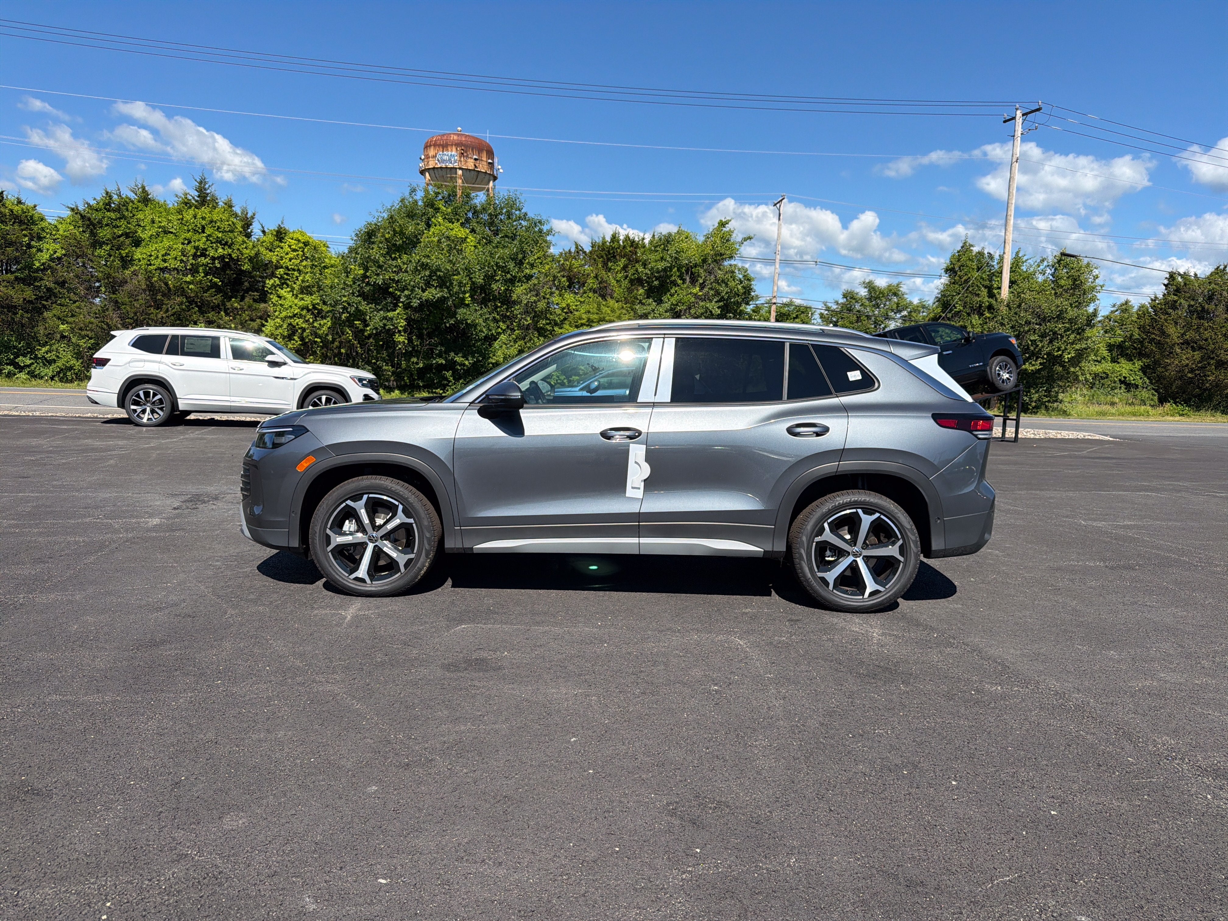 2026 Volkswagen Tiguan 2.0T SE