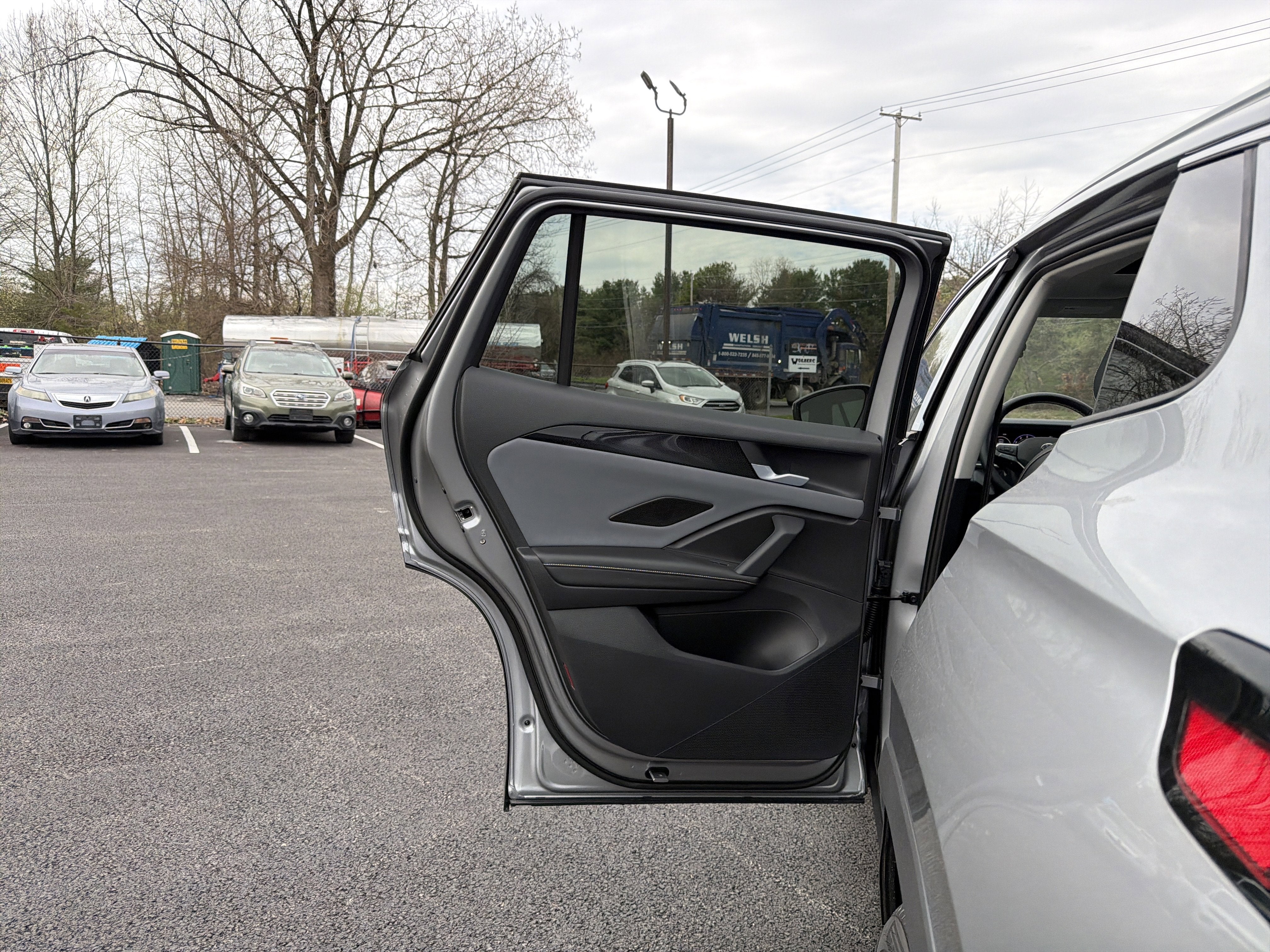 2026 Volkswagen Tiguan 2.0T SE