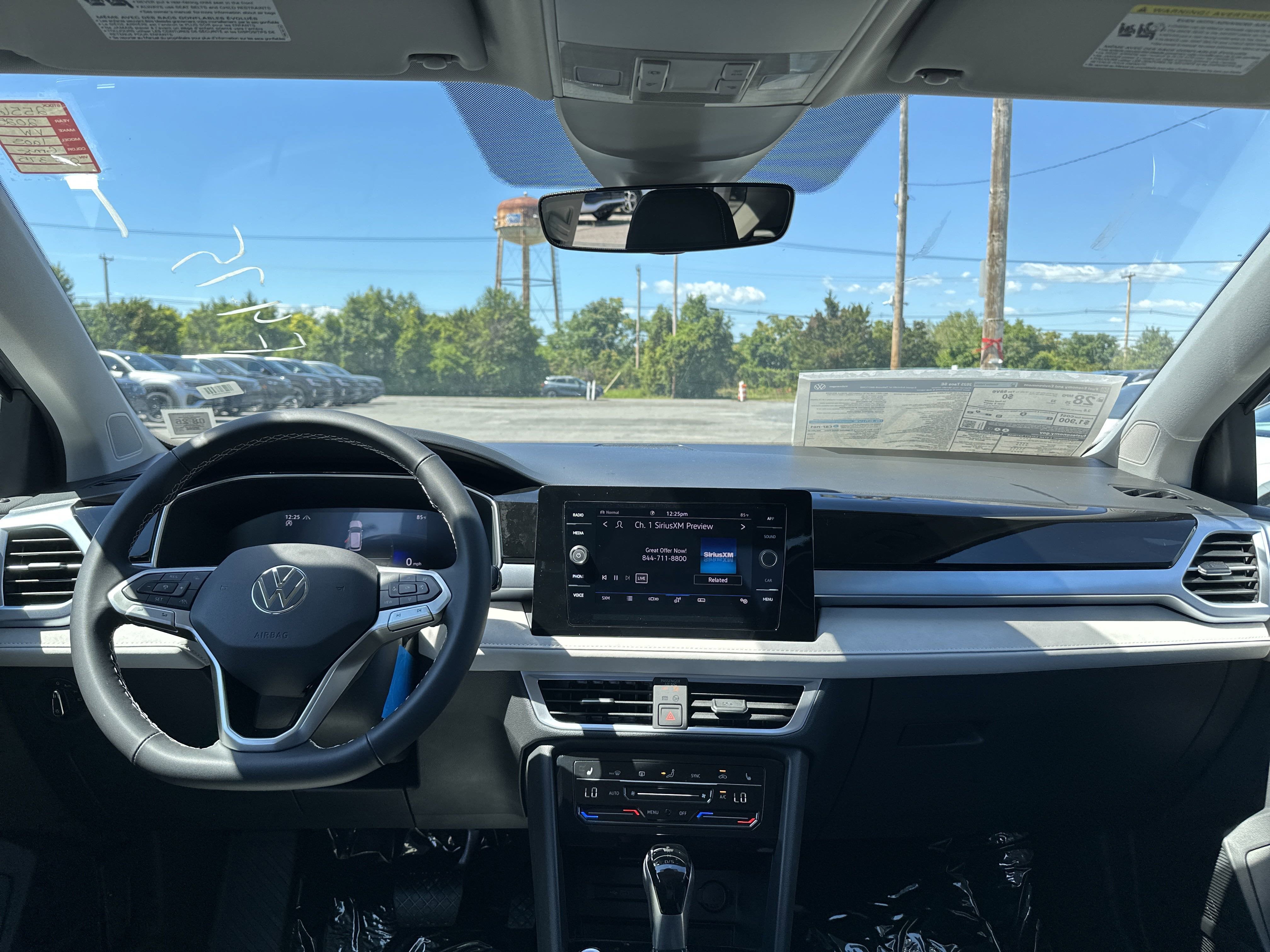 2025 Volkswagen Taos 1.5T SE