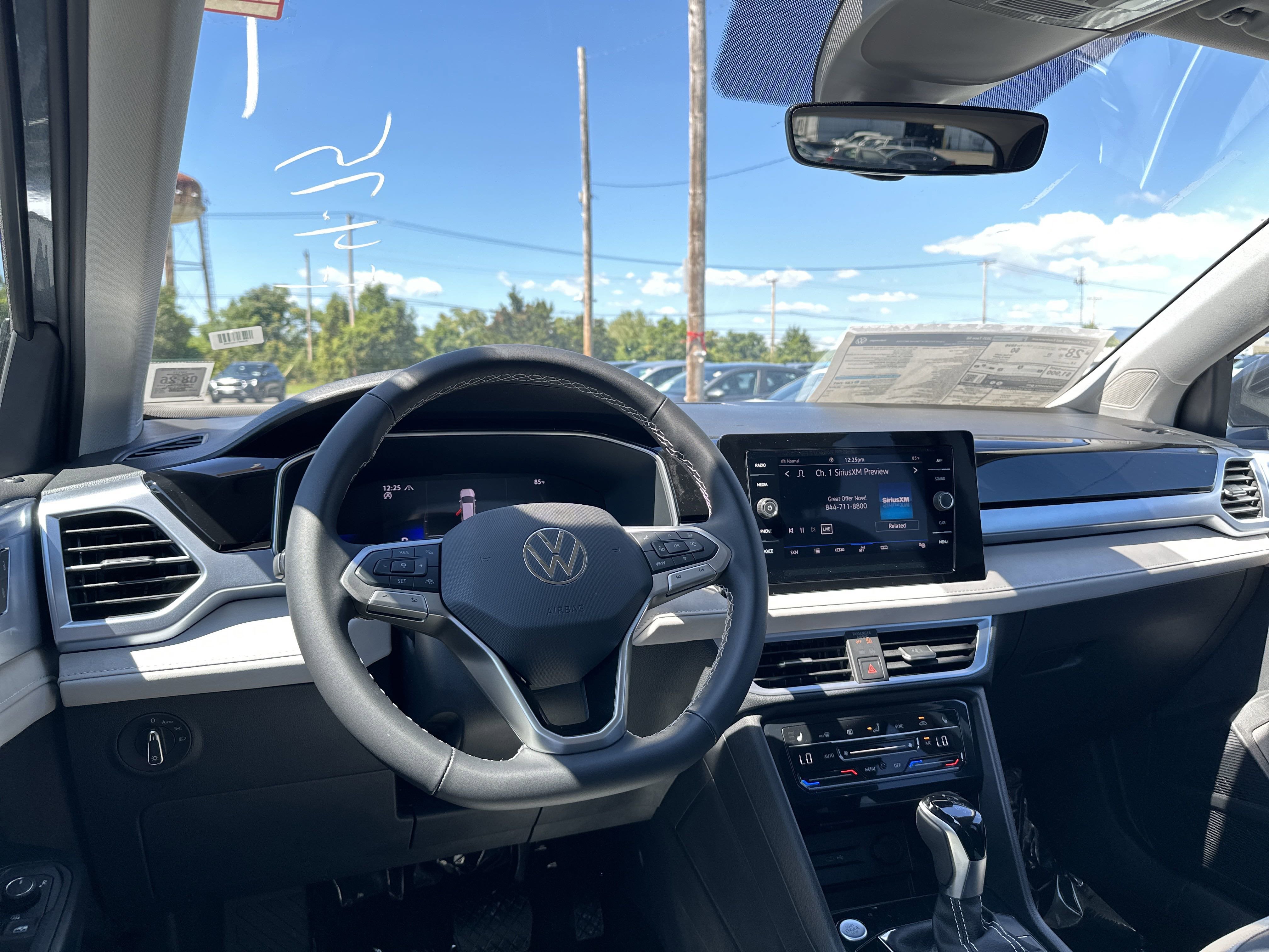 2025 Volkswagen Taos 1.5T SE