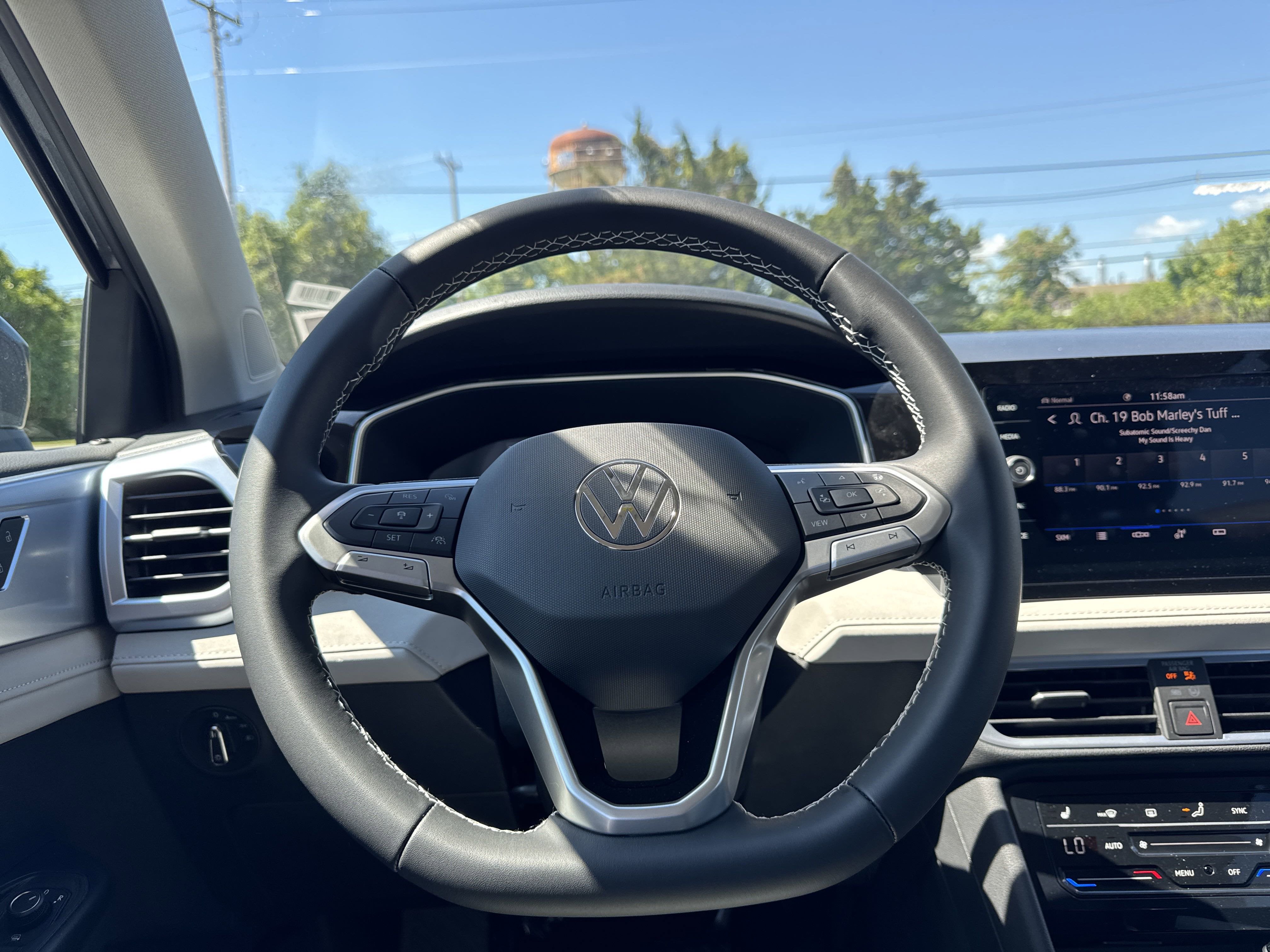 2025 Volkswagen Taos 1.5T SE