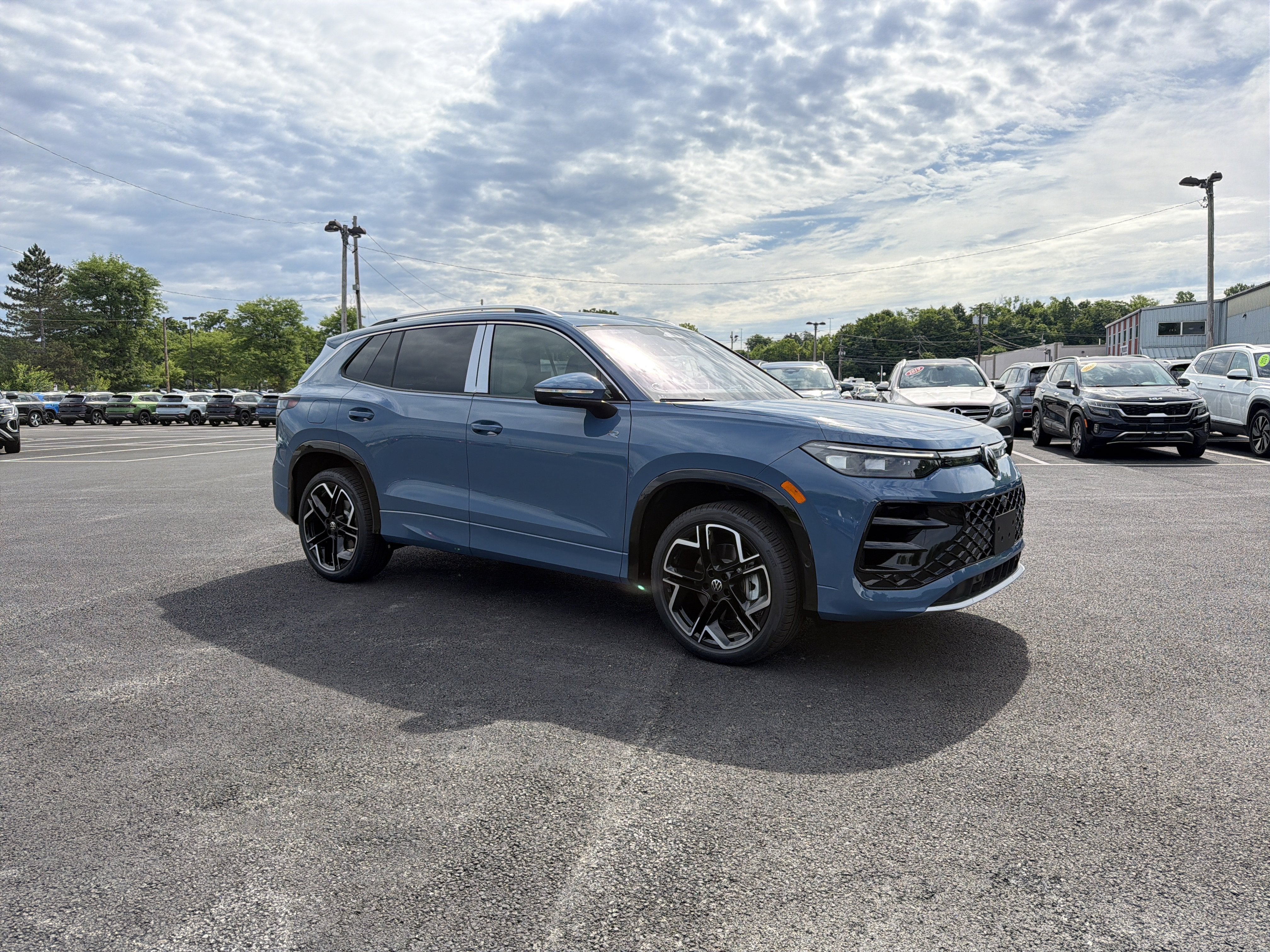 2026 Volkswagen Tiguan 2.0T SEL R-Line Turbo