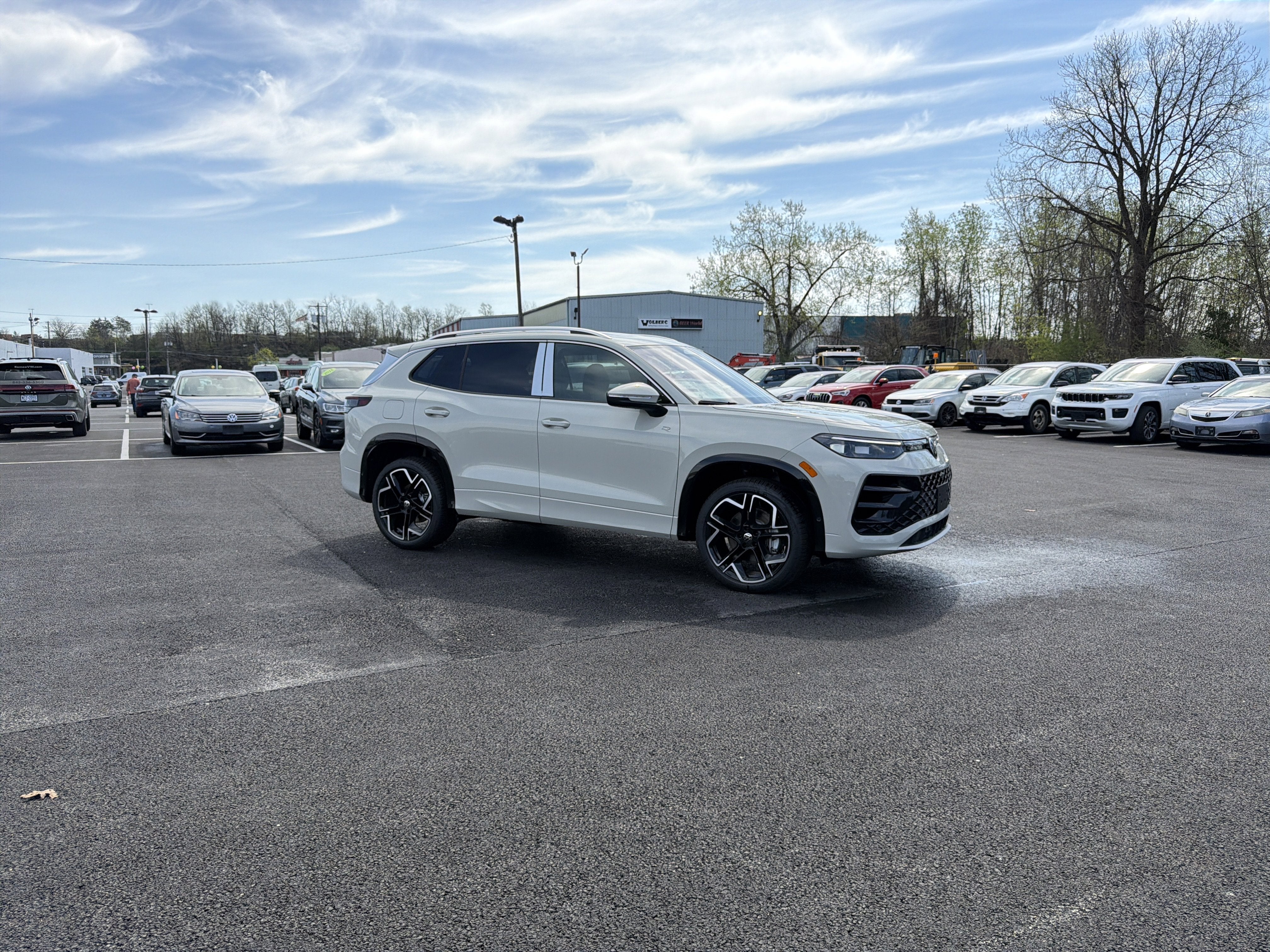 2026 Volkswagen Tiguan 2.0T SEL R-Line Turbo