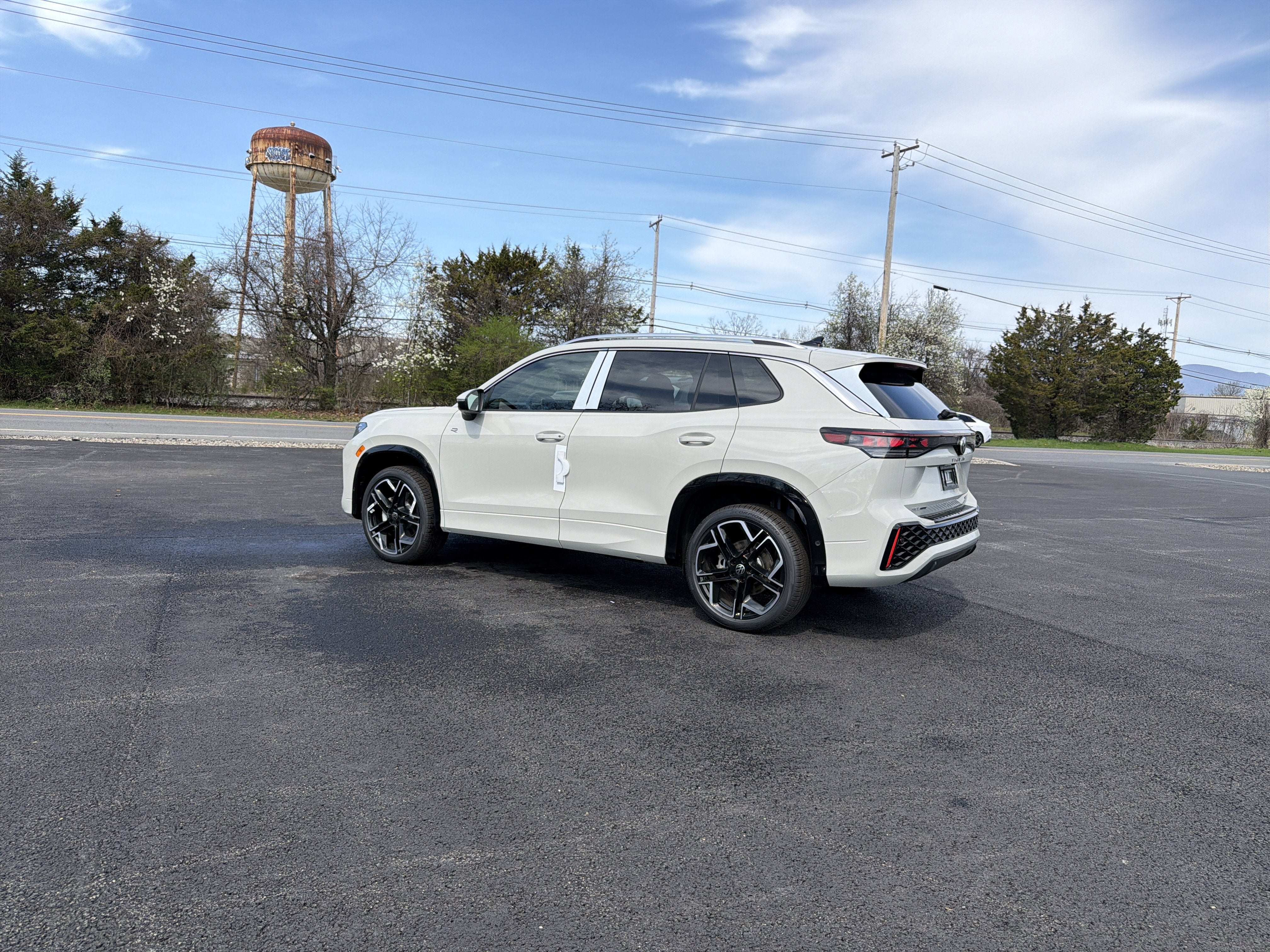 2026 Volkswagen Tiguan 2.0T SEL R-Line Turbo