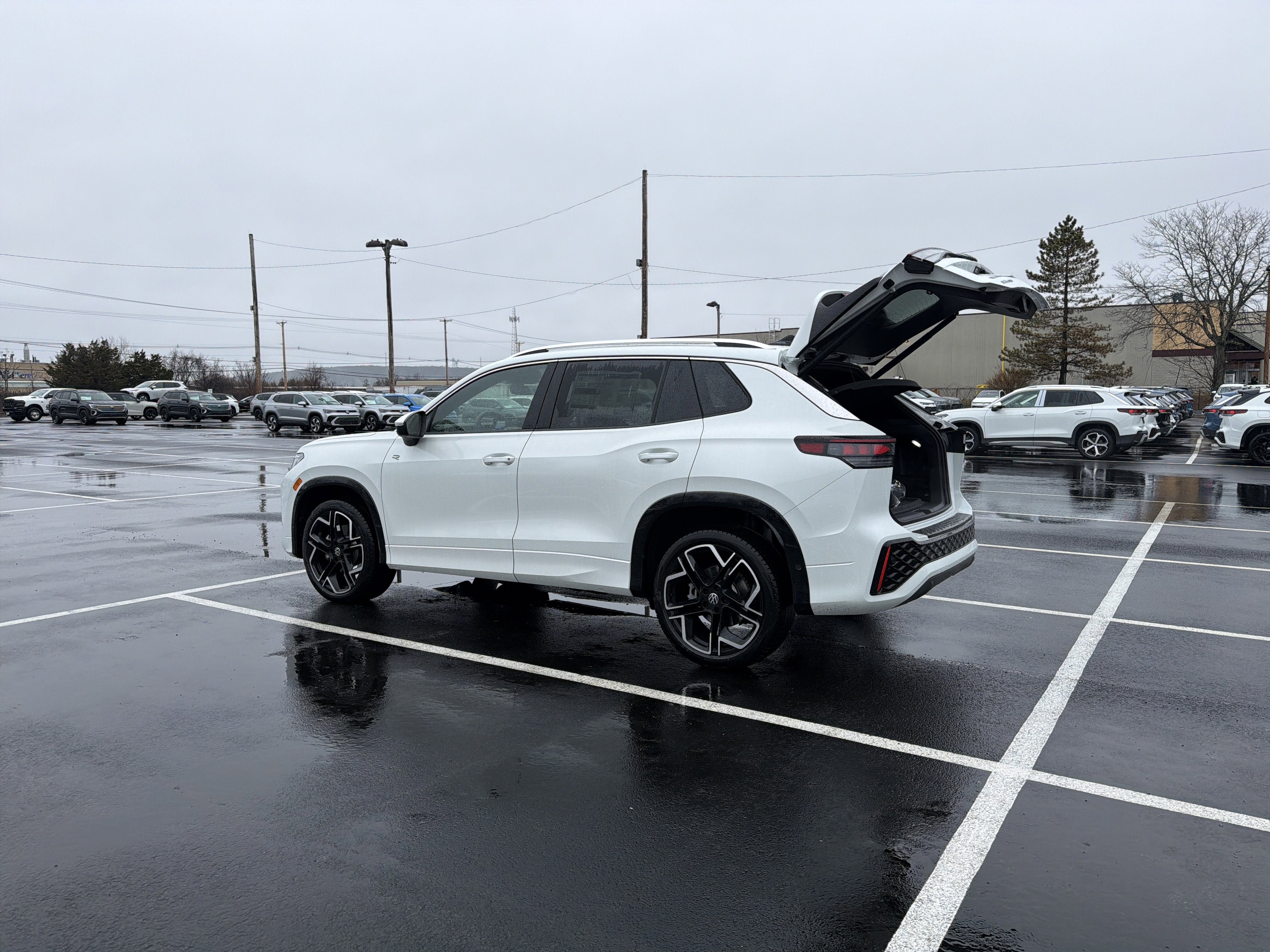 2026 Volkswagen Tiguan 2.0T SEL