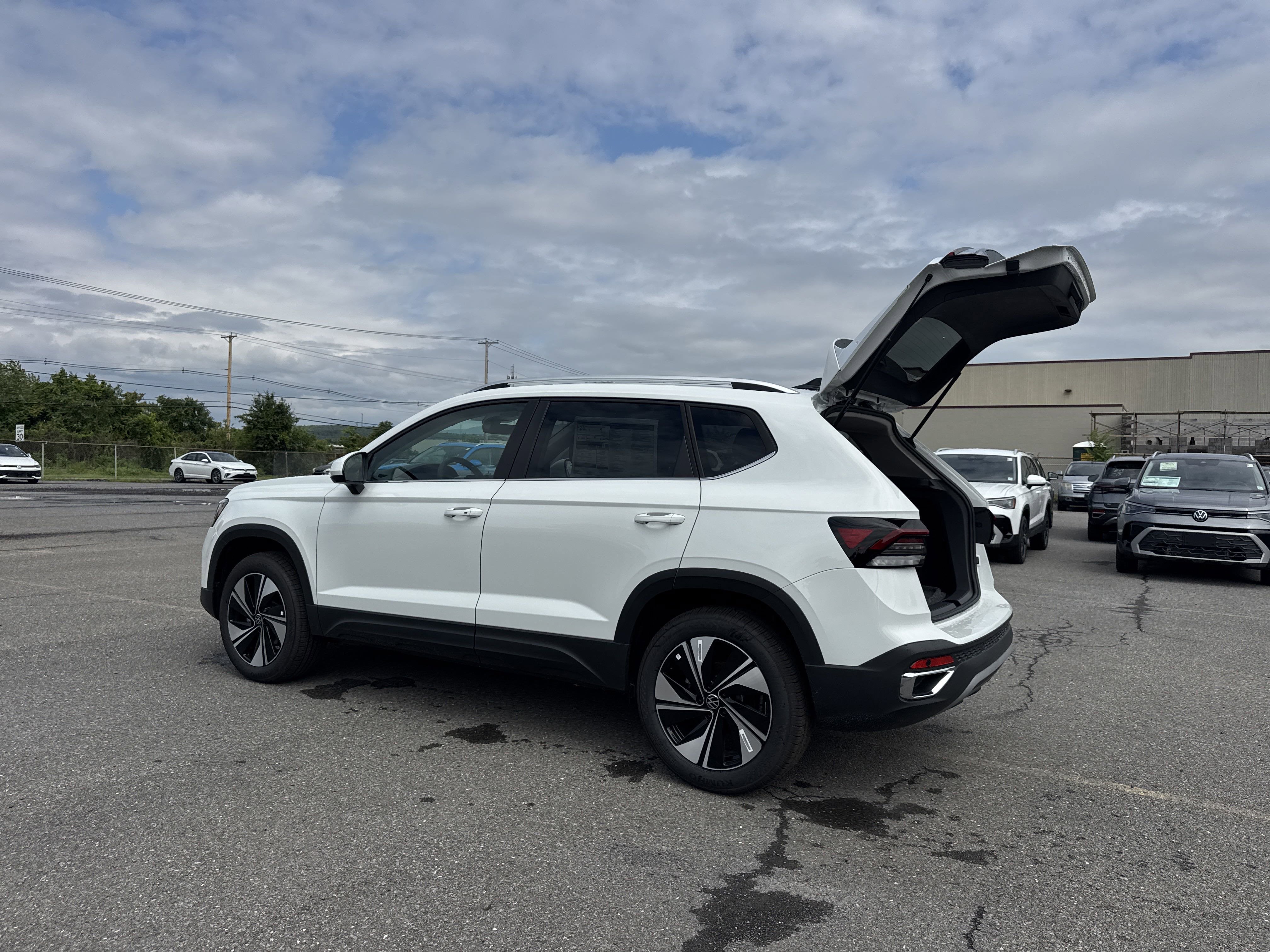 2025 Volkswagen Taos 1.5T SE