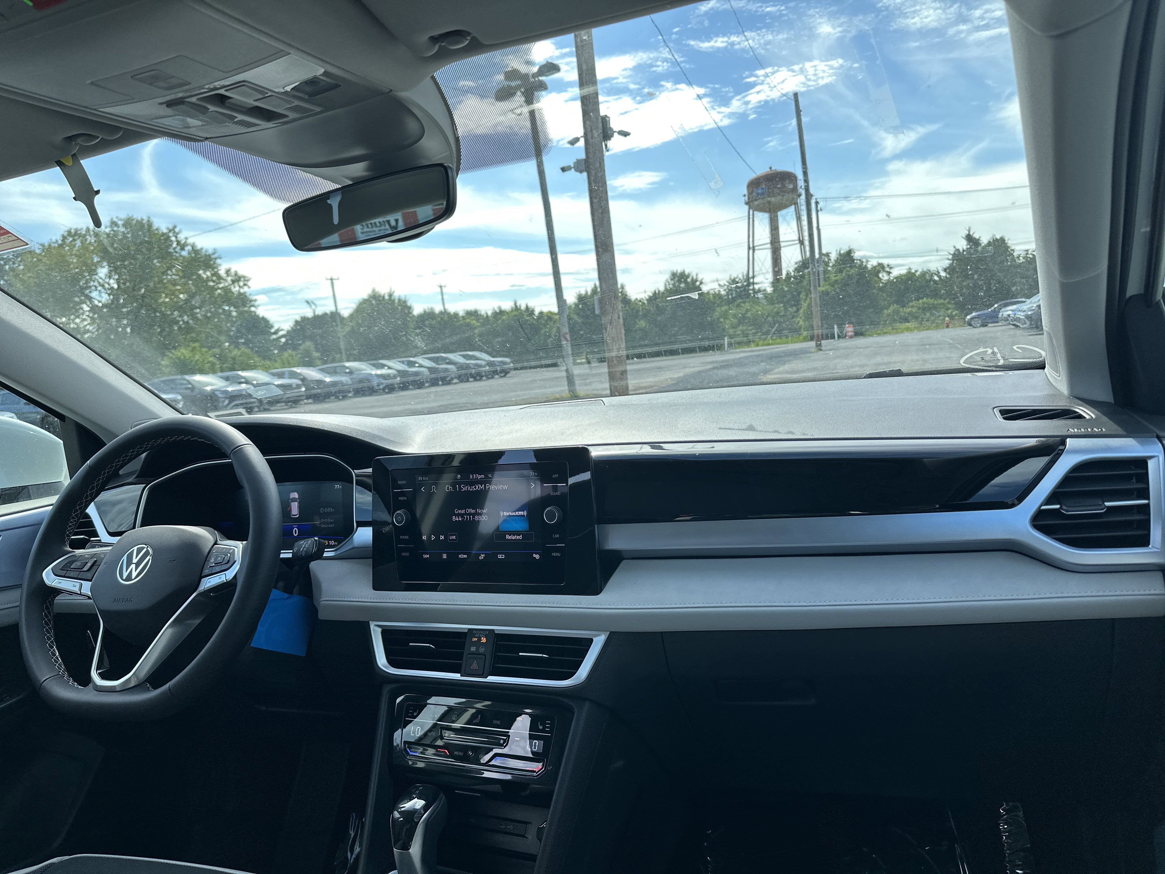 2025 Volkswagen Taos 1.5T SE