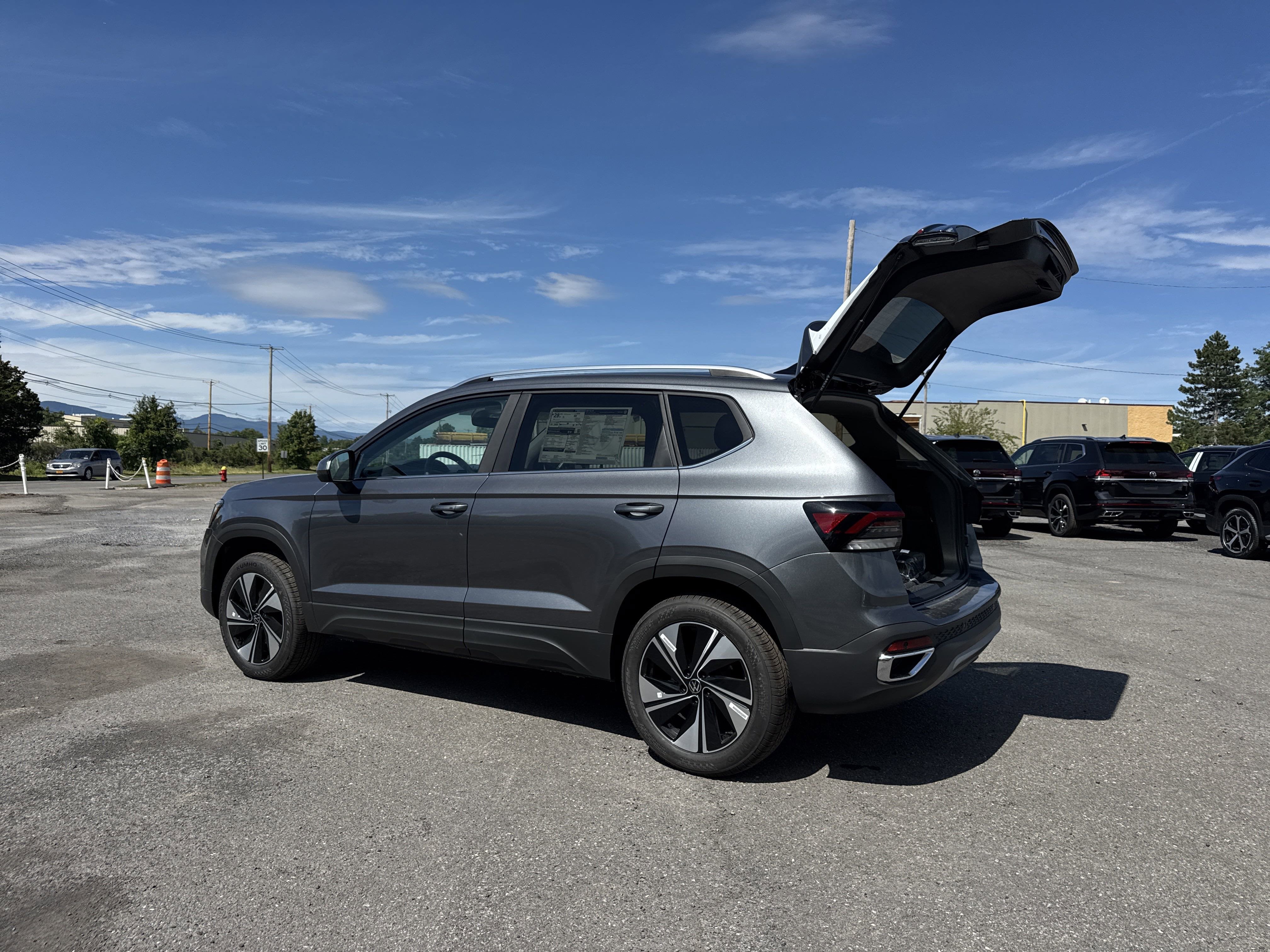 2025 Volkswagen Taos 1.5T SE