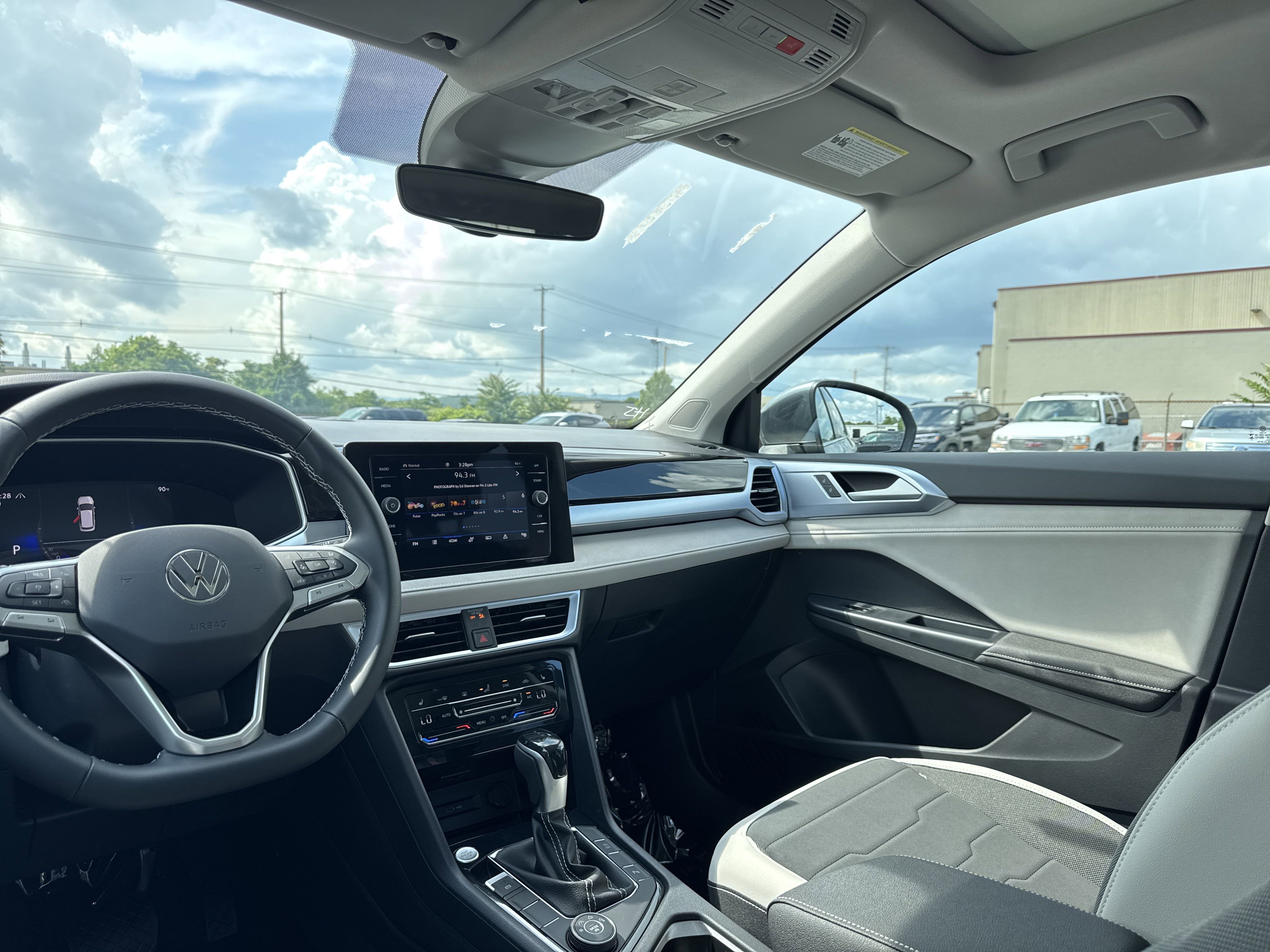 2025 Volkswagen Taos 1.5T SE