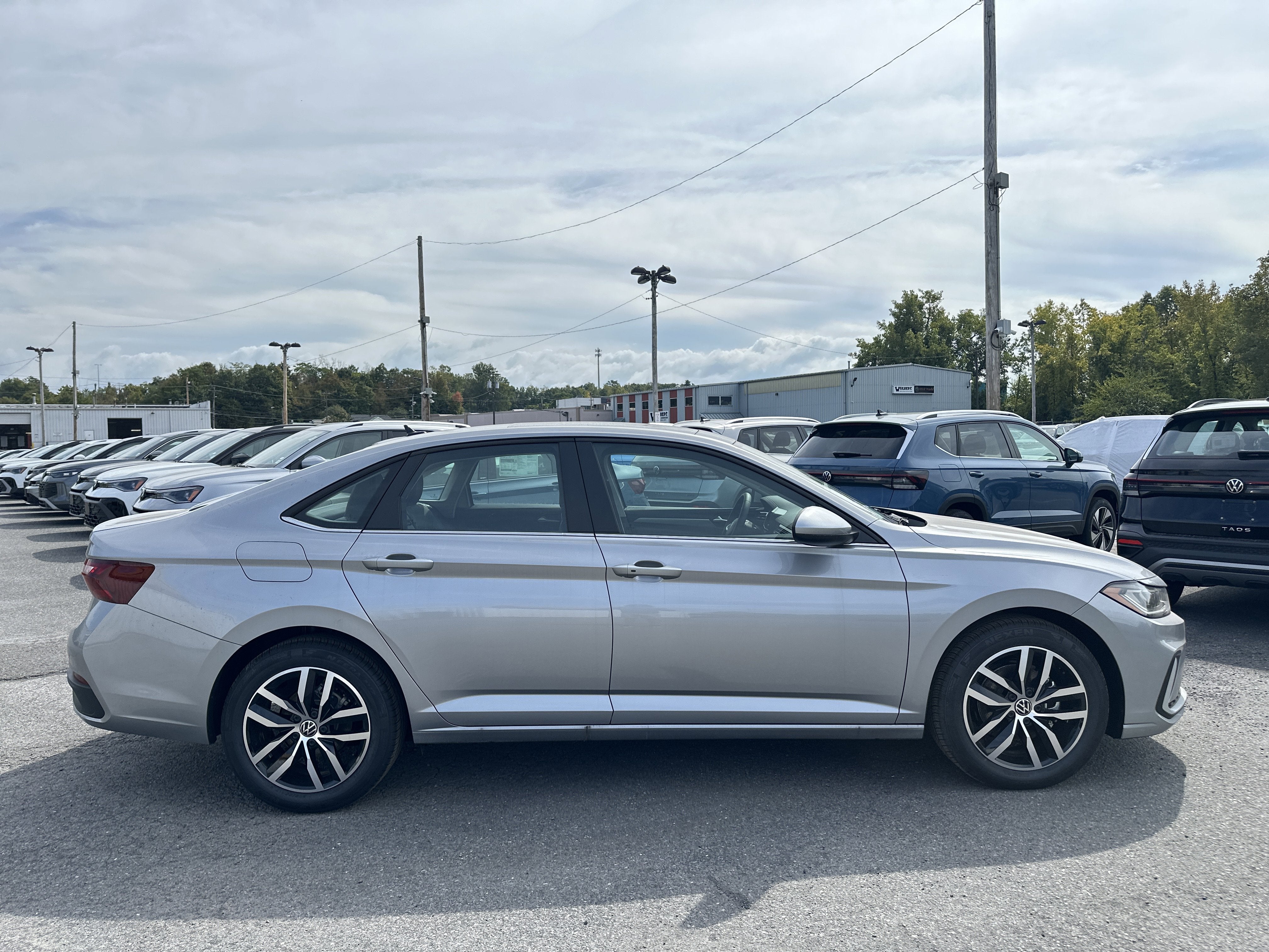 2025 Volkswagen Jetta 1.5T SE