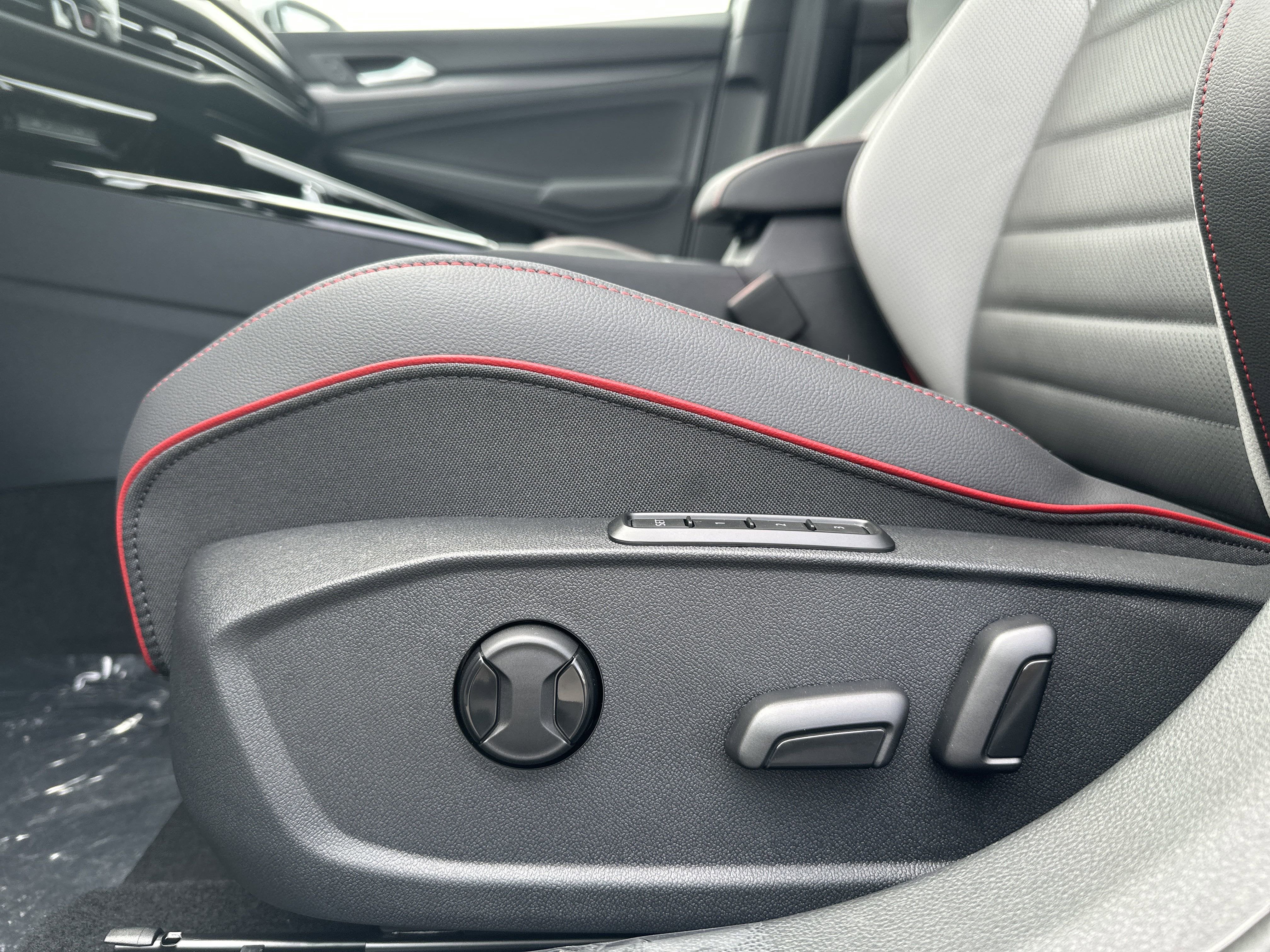 2025 Volkswagen Golf GTI 2.0T SE