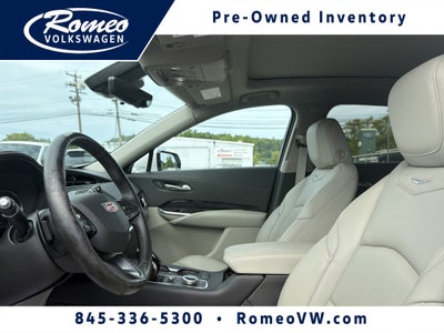 2022 Cadillac XT4 Premium Luxury