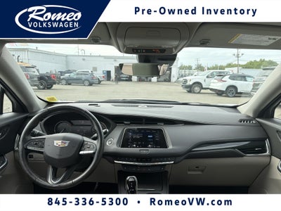 2022 Cadillac XT4 Premium Luxury