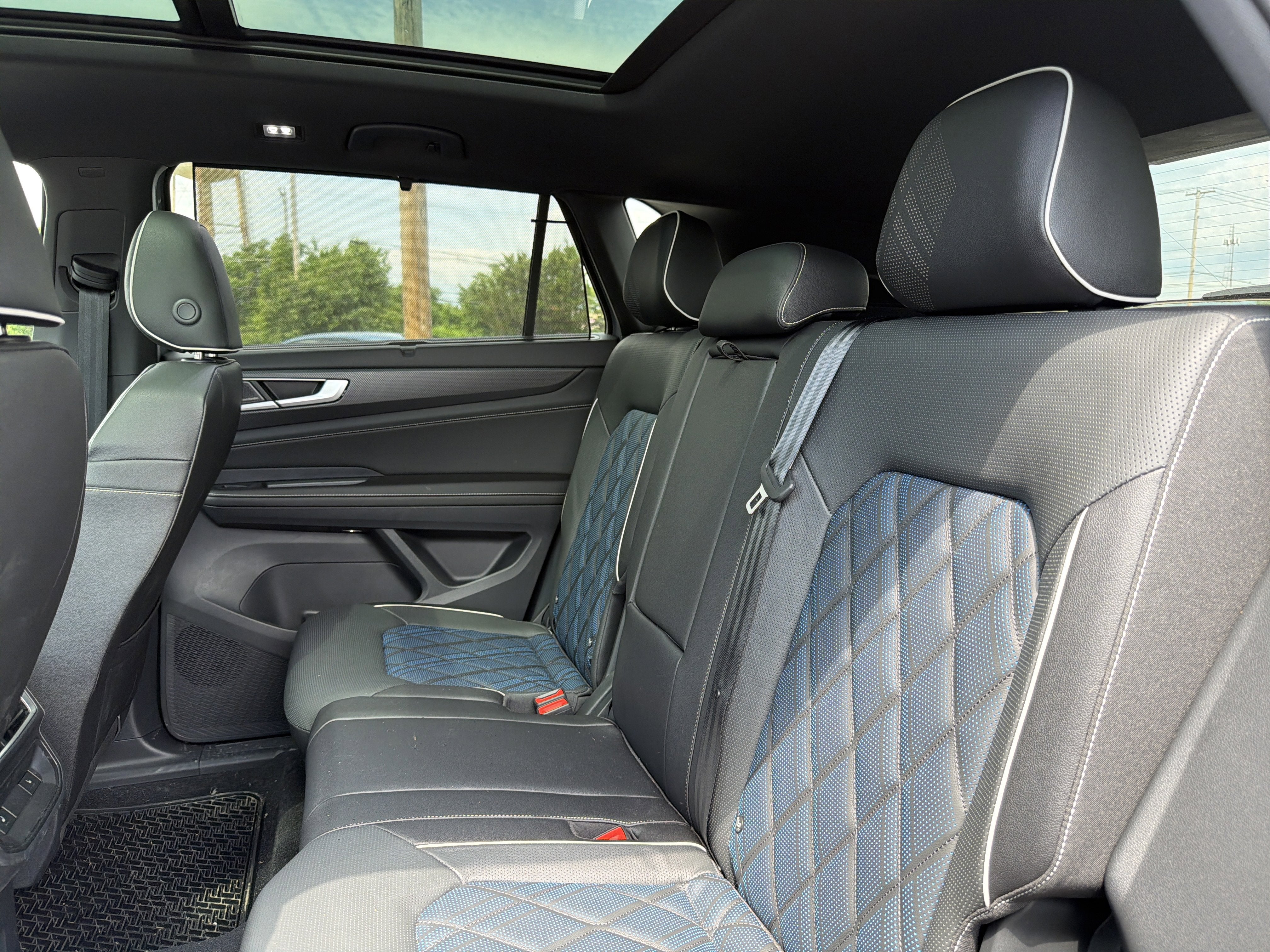 2026 Volkswagen Atlas Cross Sport 2.0T SEL Premium R-Line