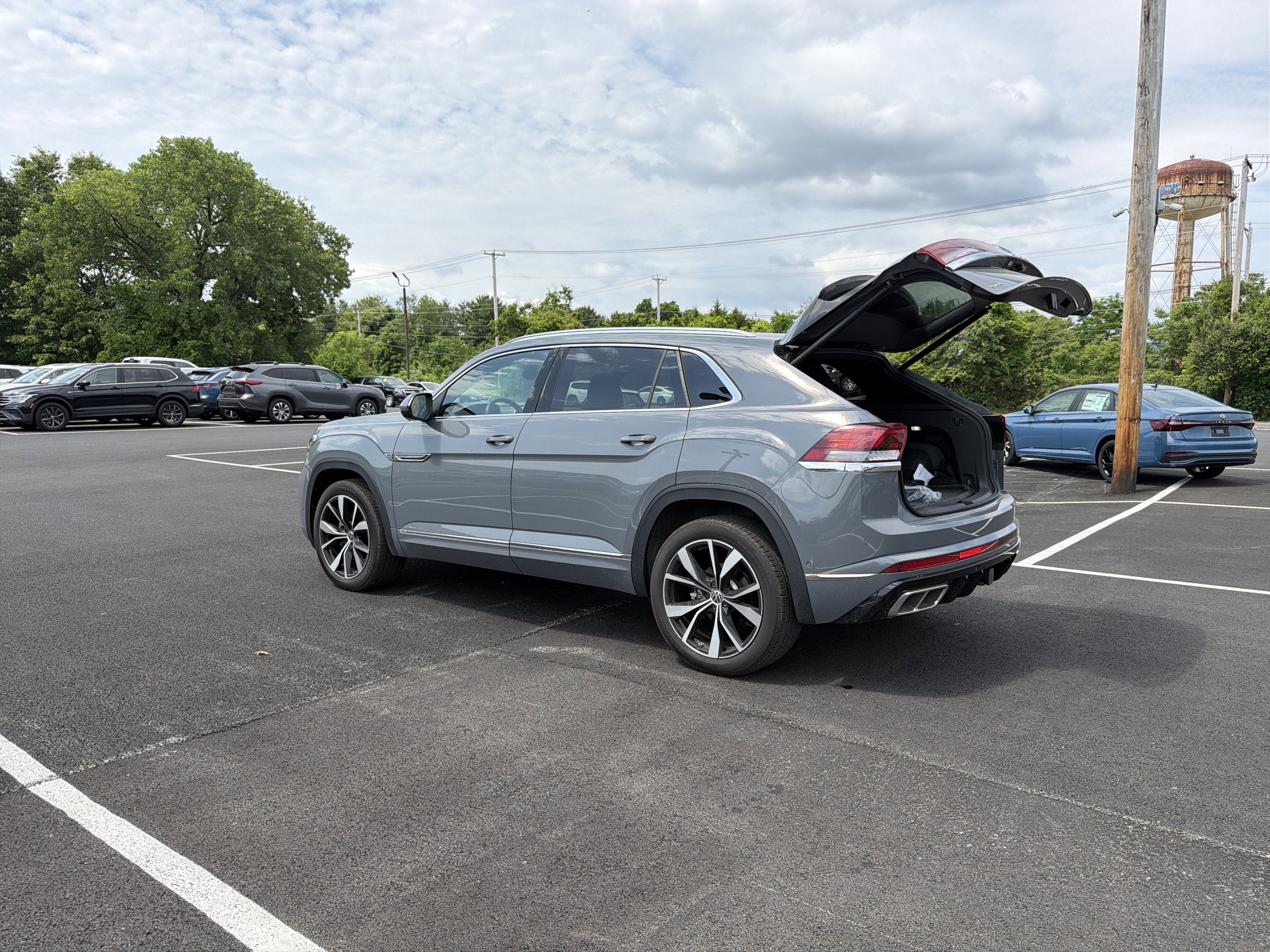 2026 Volkswagen Atlas Cross Sport 2.0T SEL Premium R-Line