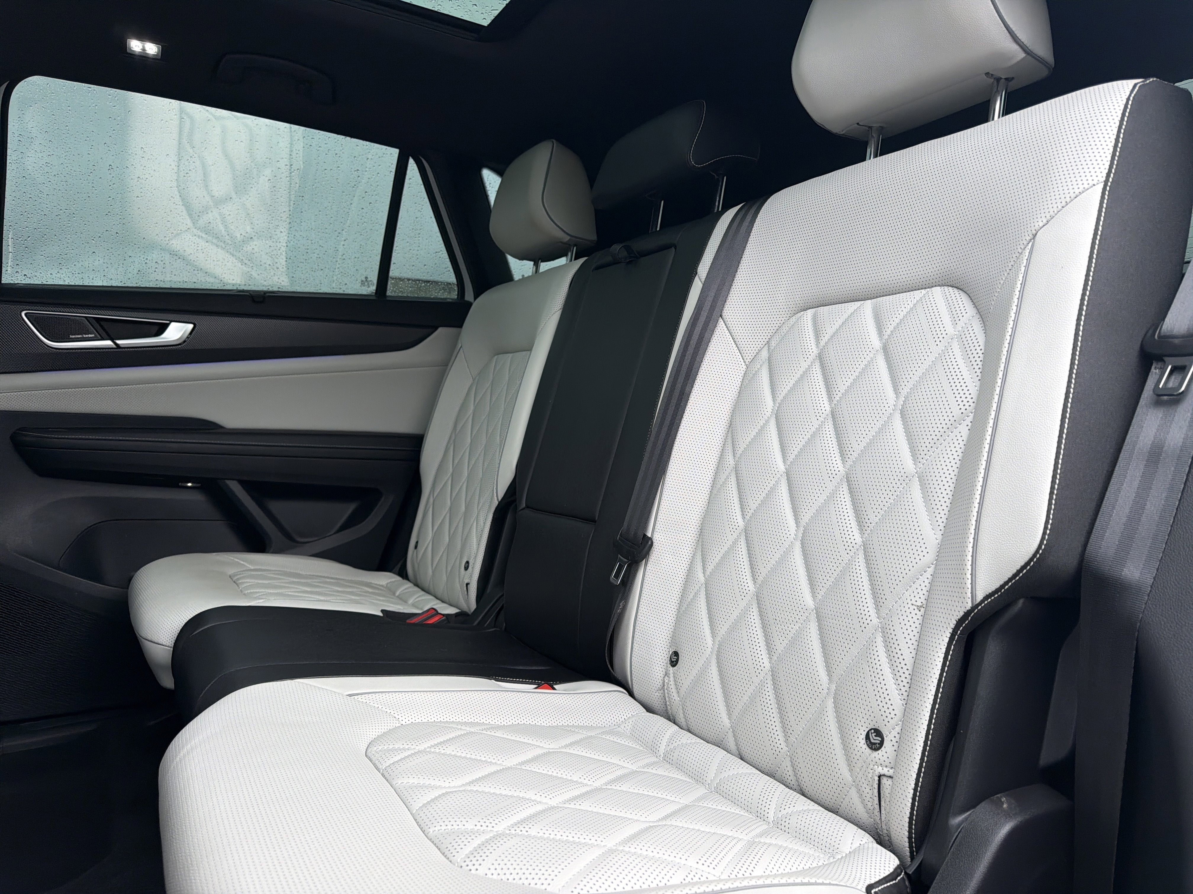 2024 Volkswagen Atlas Cross Sport 2.0T SEL Premium R-Line